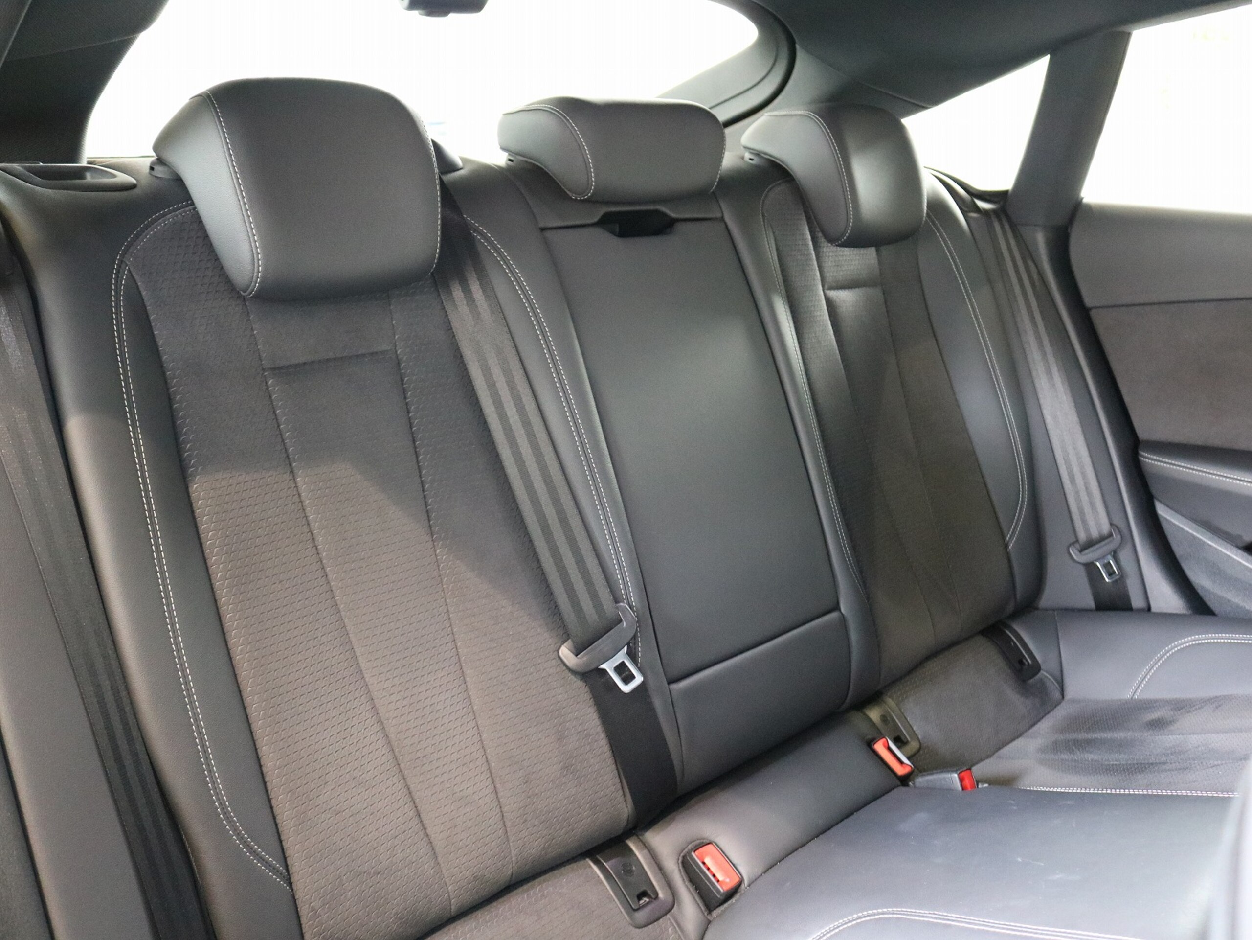 Audi A5 Sportback 45 TFSI Quattro S Line 4WD with Audi Laser Light Package, TV Tuner, Control Code, Comfort Package, Surround View Camera, Park Assist, Steering Heater, Privacy Glass, Wireless Charging (Mythos Black Metallic) — photo 8