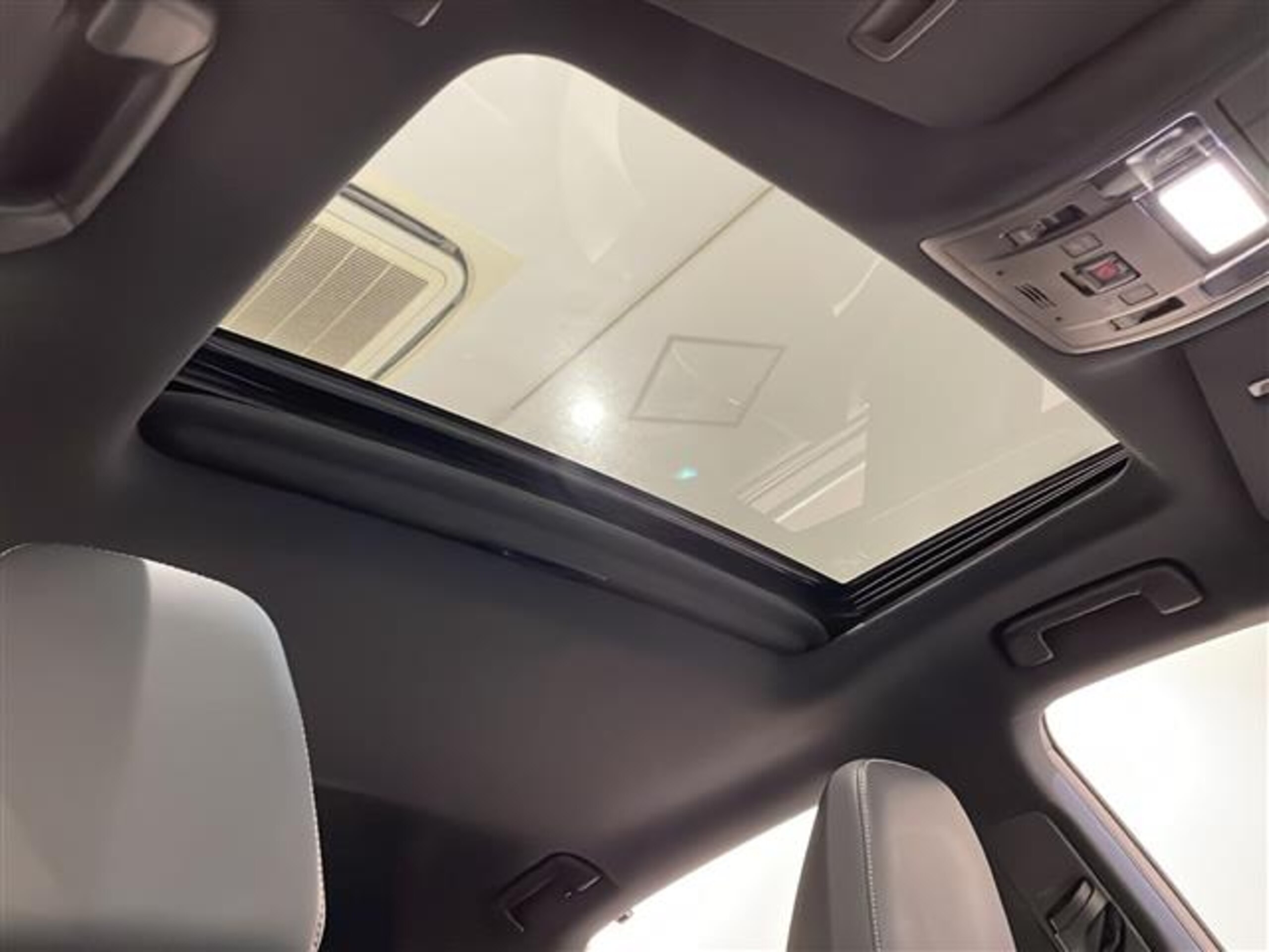 2020 Lexus Rx — photo 2