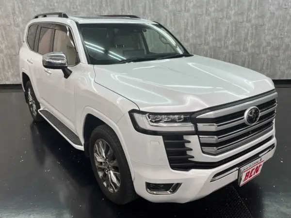 2023 Toyota Landrcuiser 300 — photo 2