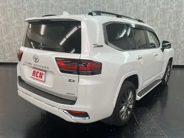 Toyota Land Cruiser 300 3.5 ZX 4WD — photo 8