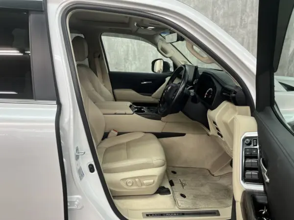 Toyota Land Cruiser 300 3.5 ZX 4WD — photo 9