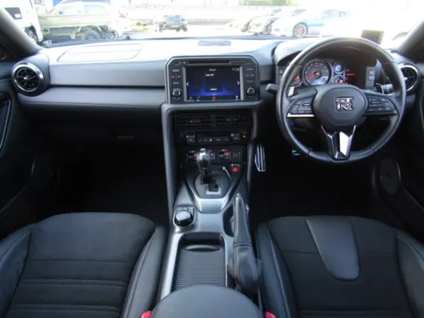 2020 Nissan Gt-r — photo 2