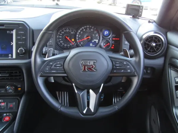 2020 Nissan Gt-r — photo 3