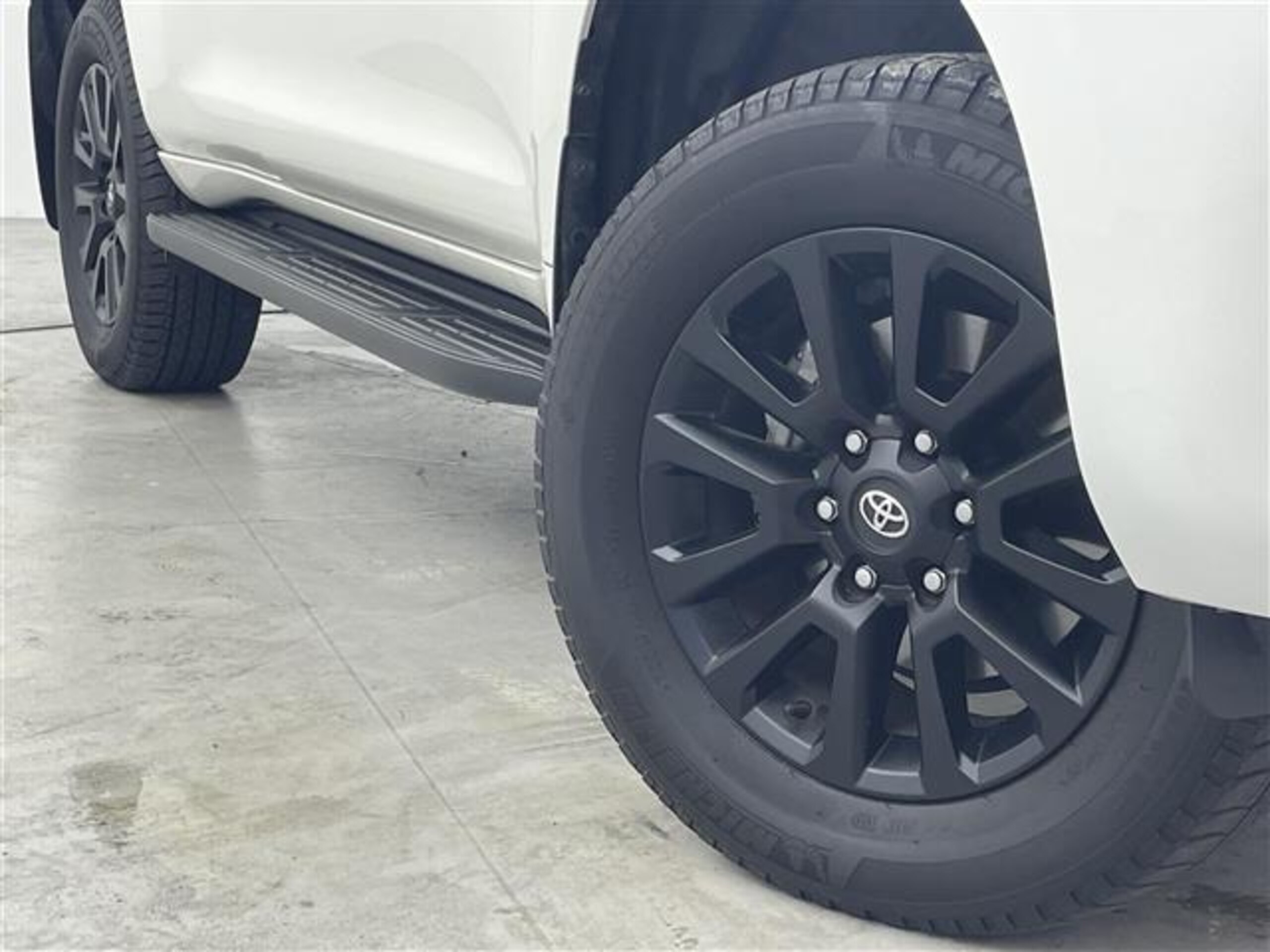 Toyota Land Cruiser Prado 2.7 TX L Package Matte Black Edition 4WD — photo 9