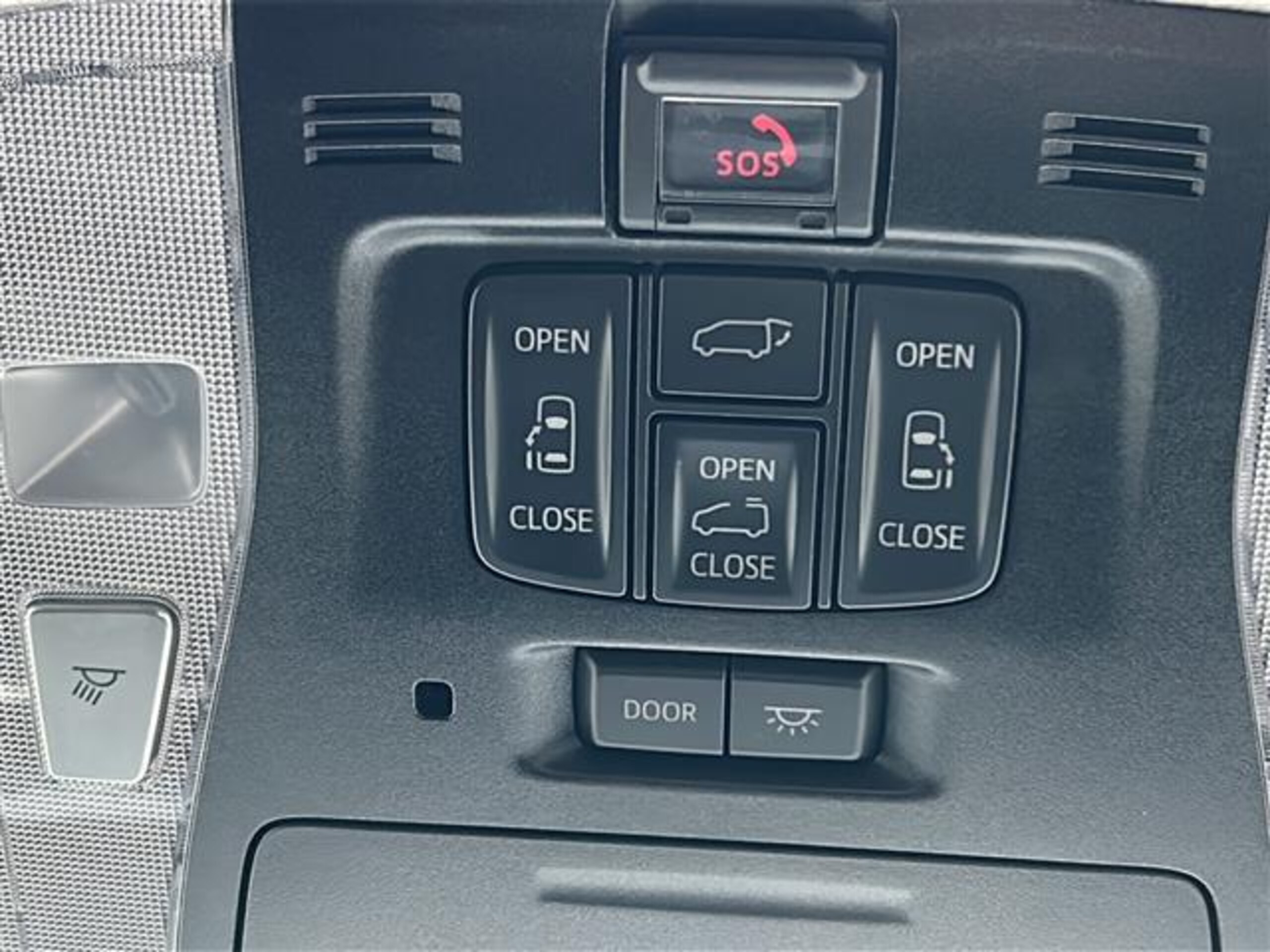 Toyota Alphard Hybrid 2.5 SR E-Four 4WD — photo 8