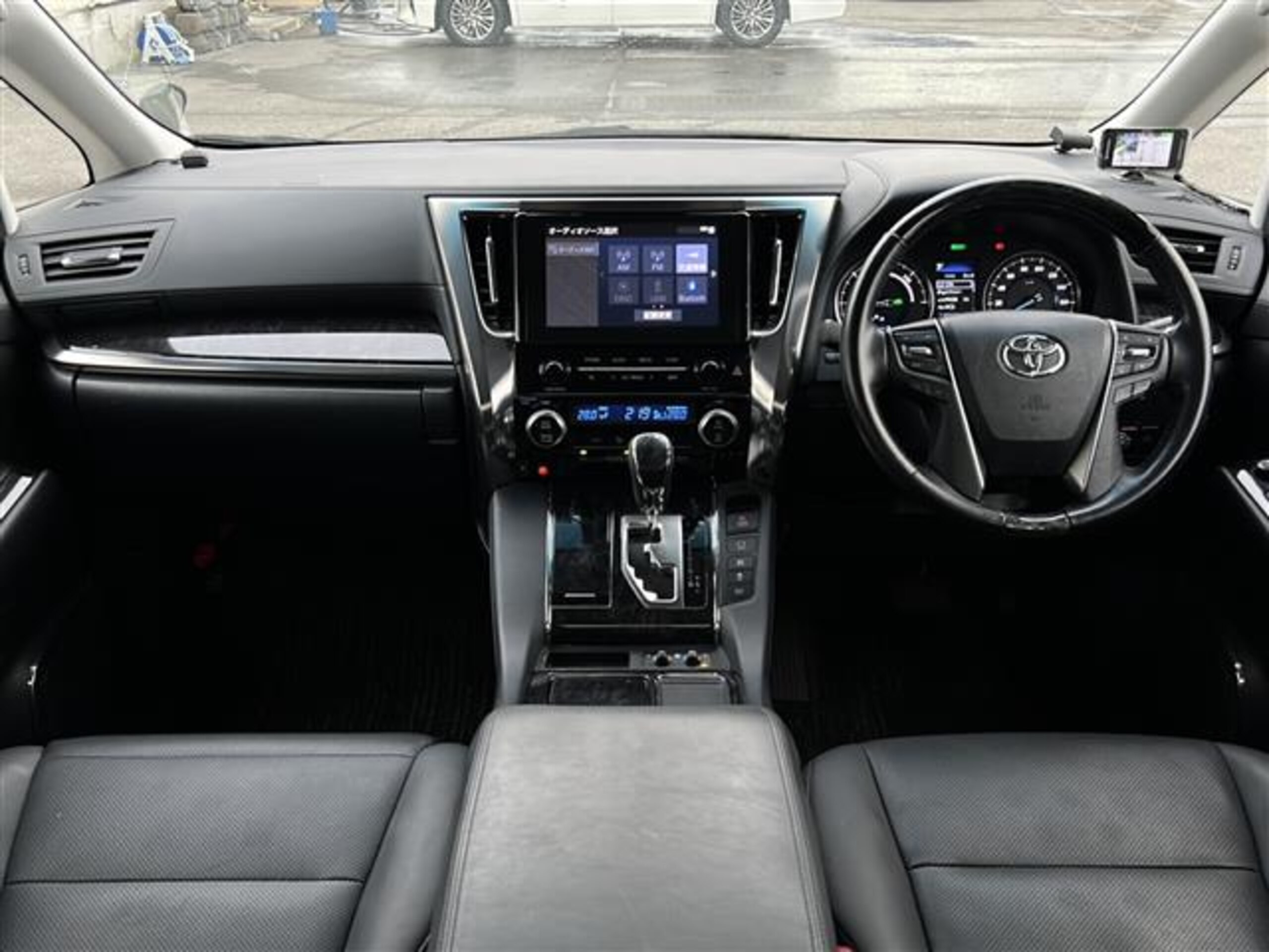 2020 Toyota Alphard — photo 2