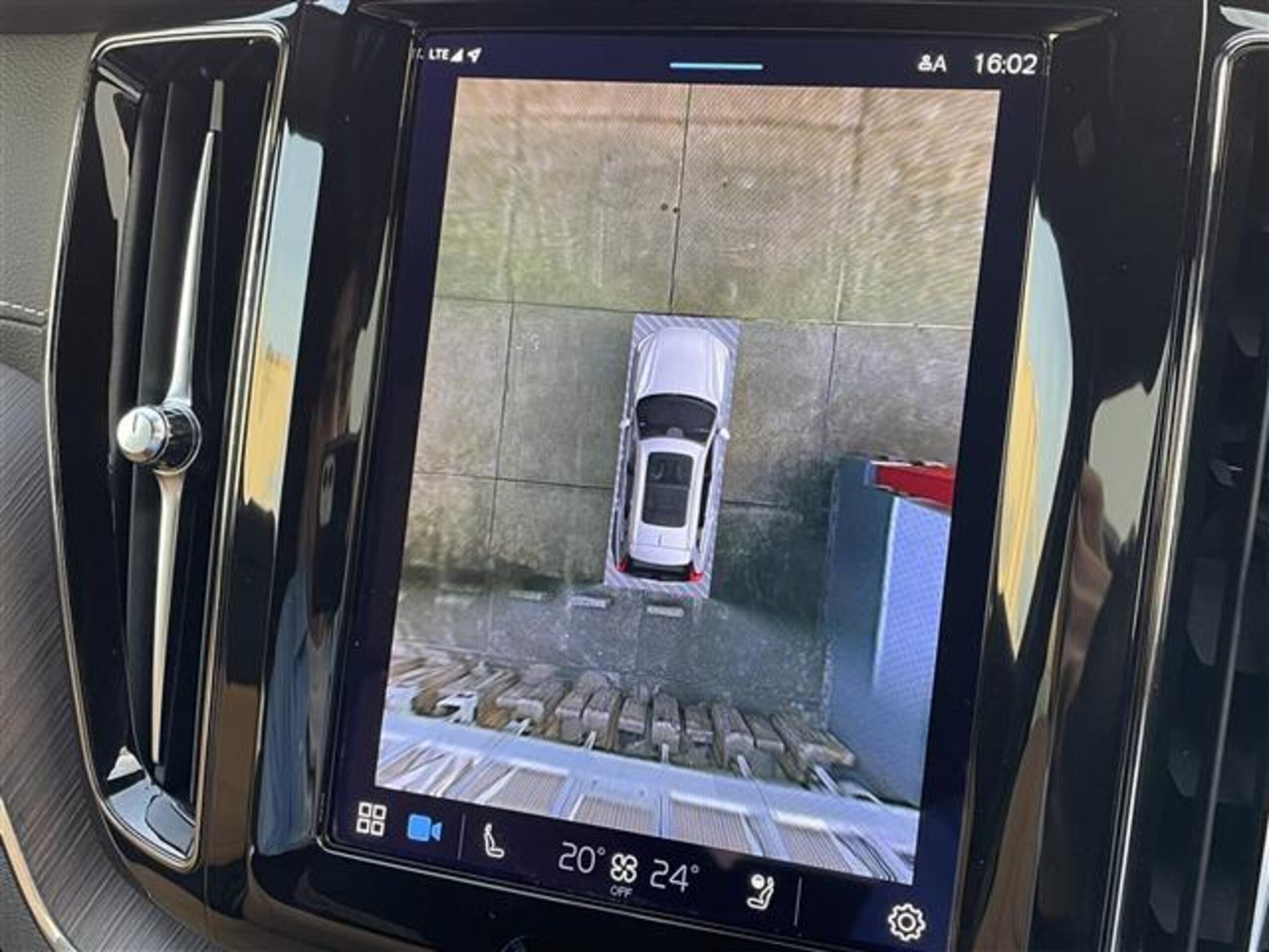 2022 Volvo Xc60 — photo 3