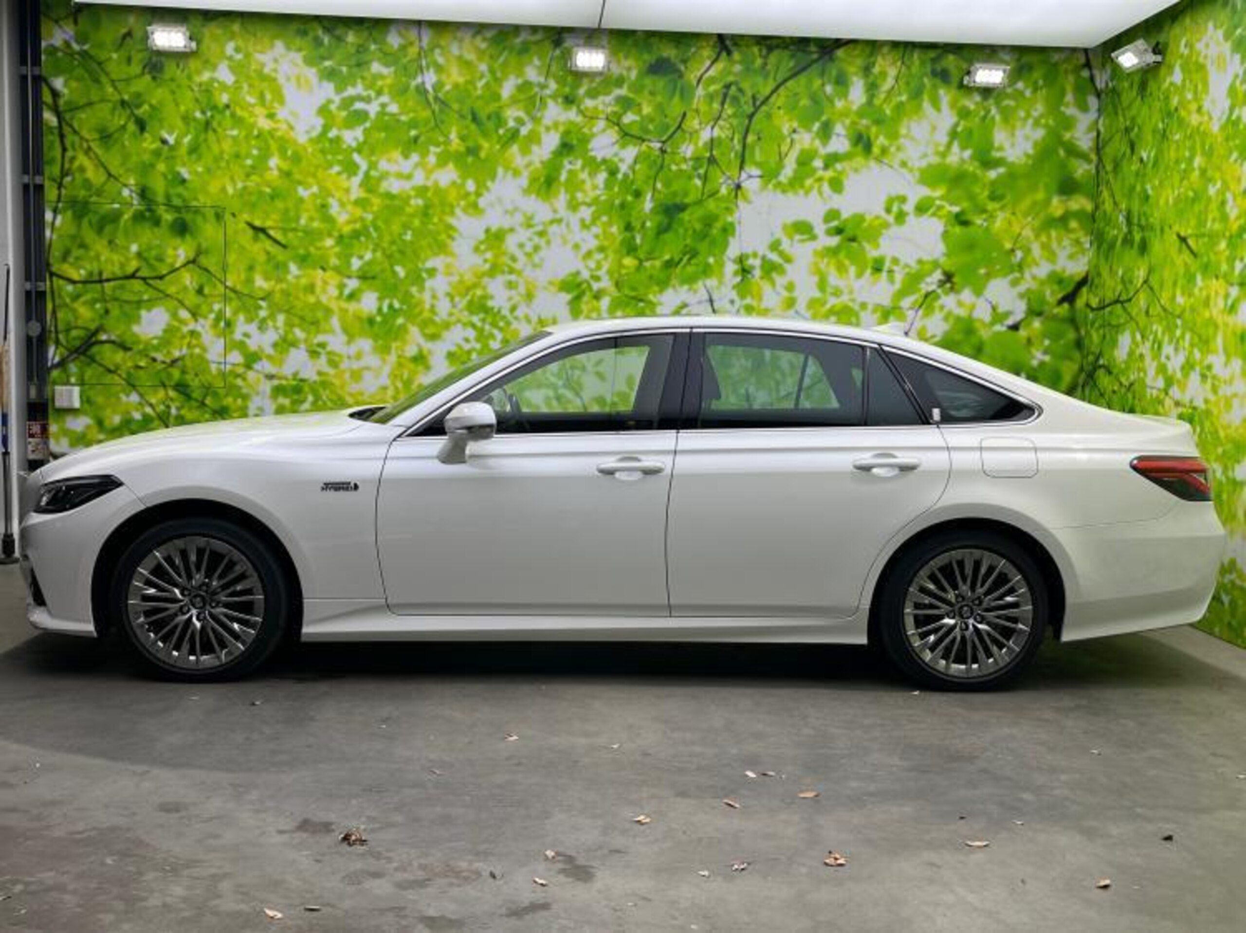 2019 Toyota Crown — photo 2