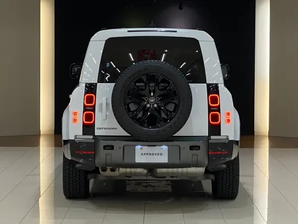 Land Rover Defender 130 Outbound 3.0L D300 Diesel Turbo 4WD 20AW Panoramic Sunroof Seat Heater Privacy Glass Roof Rails Meridian Full Digital Instrument Cluster Air Purification System 10-Color Ambient Lighting 3-Zone Climate Control Leatherette Seats (Fuji White) — photo 8