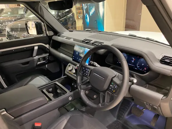 2024 Landrover Defender — photo 2