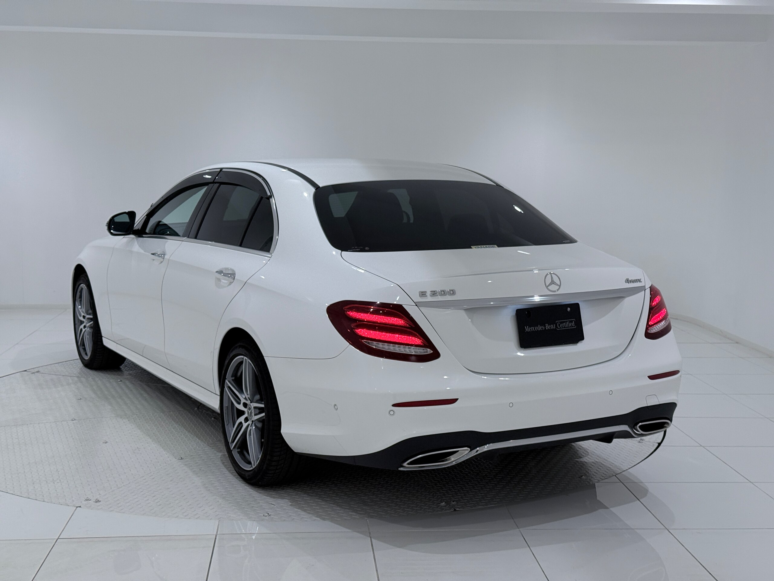 Mercedes-Benz E-Class E200 4MATIC Sport (BSG) 4WD Right-Hand Drive — photo 7