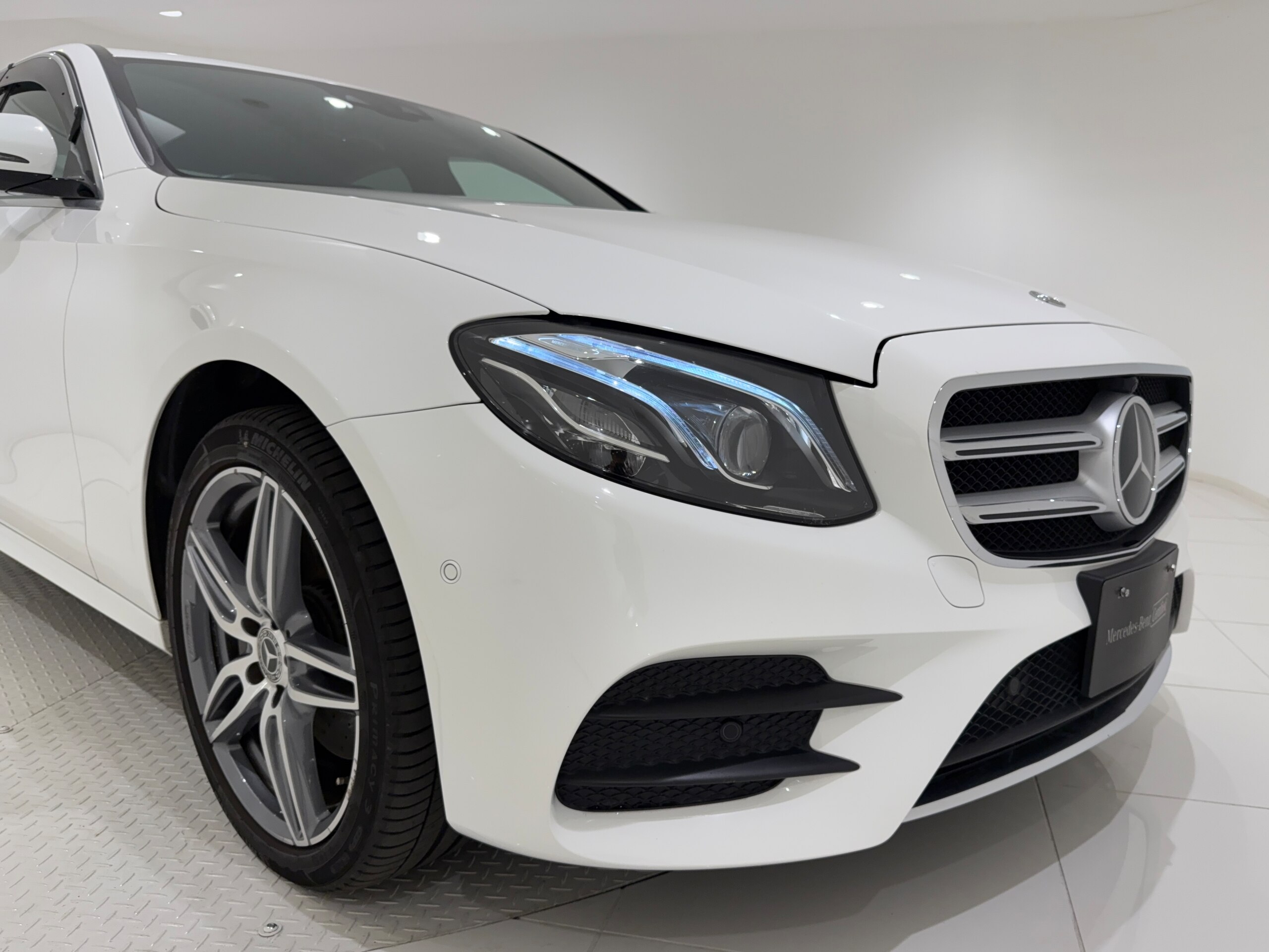 Mercedes-Benz E-Class E200 4MATIC Sport (BSG) 4WD Right-Hand Drive — photo 9