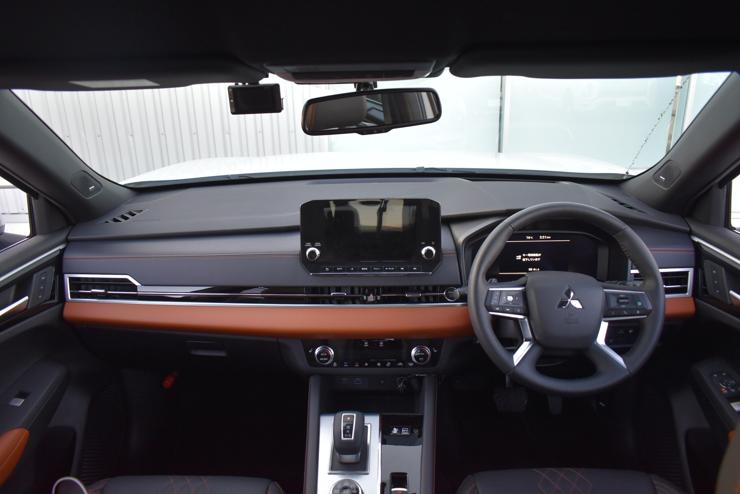 2023 Mitsubishi Outlander — photo 3