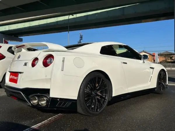 2020 Nissan Gt-r — photo 2