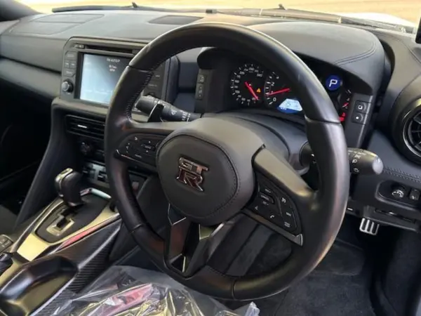 Nissan GT-R 3.8 Pure Edition 4WD Full Original Non-Smoker Genuine Aero Back View Monitor Half Leather Seat Power Seat LED Lights Genuine Aluminum (Brilliant White Pearl) — photo 8