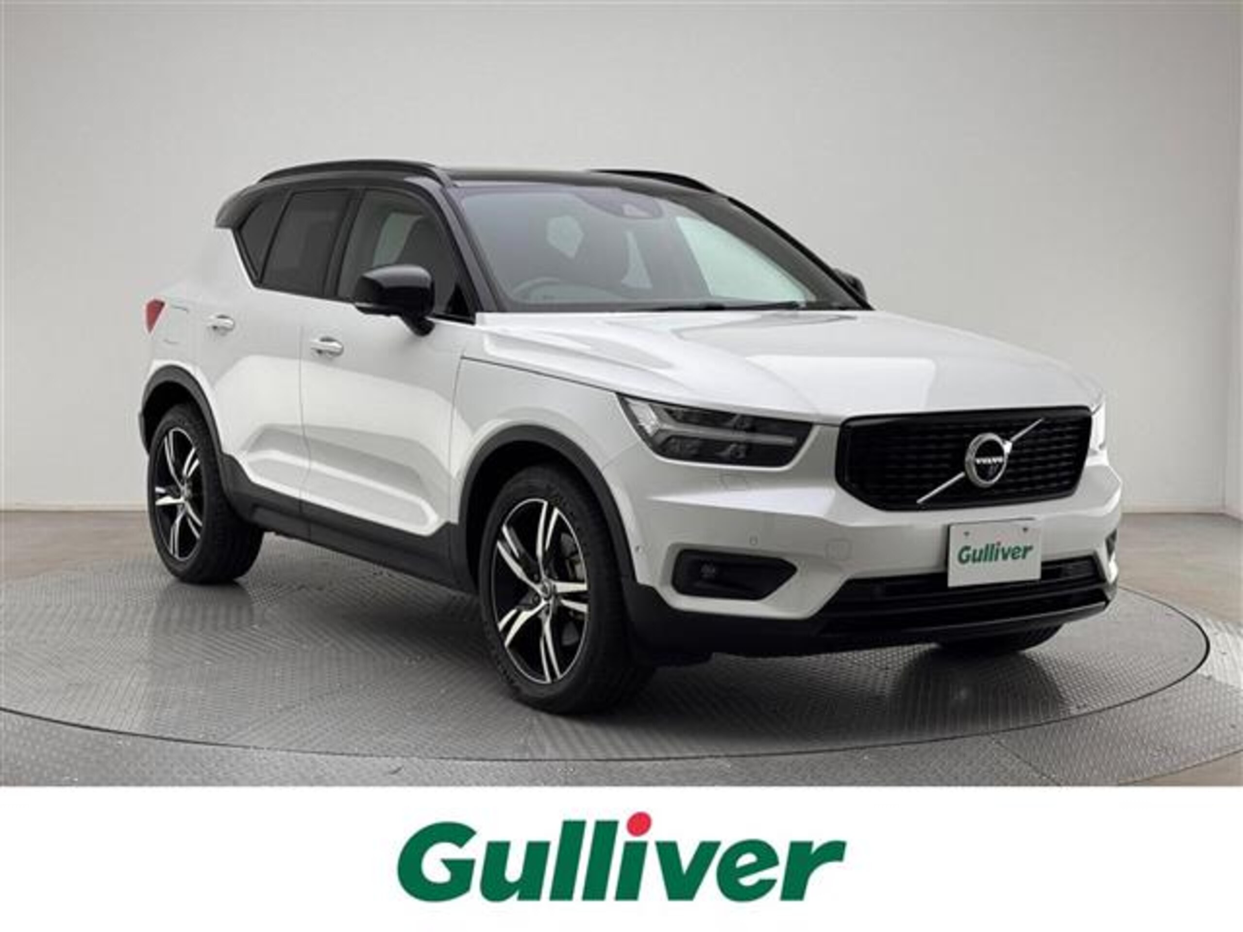 Volvo XC40 B4 AWD R-Design 4WD Panoramic Sunroof Harman Kardon Sound MirrorLink (Black)