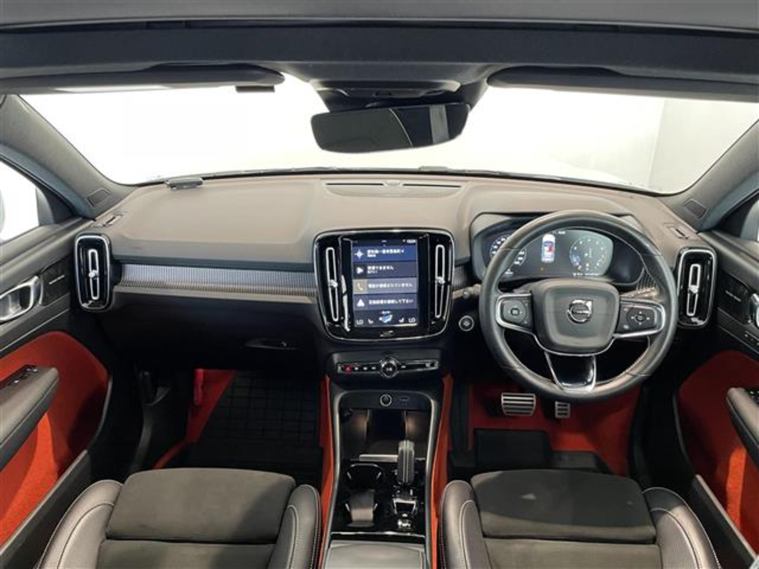 Volvo XC40 B4 AWD R-Design 4WD Panoramic Sunroof Harman Kardon Sound MirrorLink (Black) — photo 7