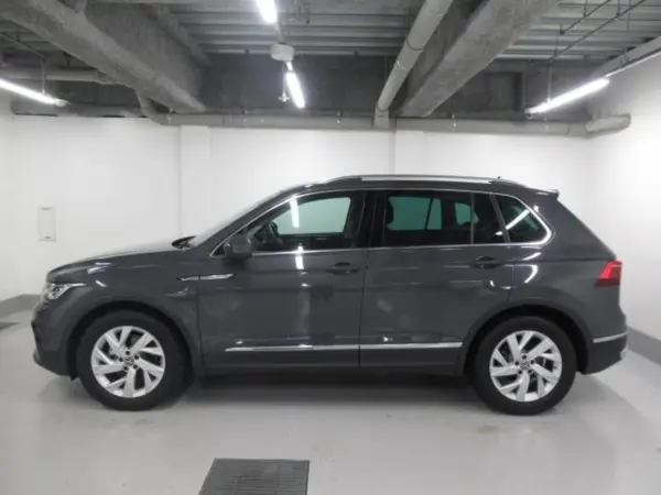 2024 Volkswagen Tiguan — photo 2