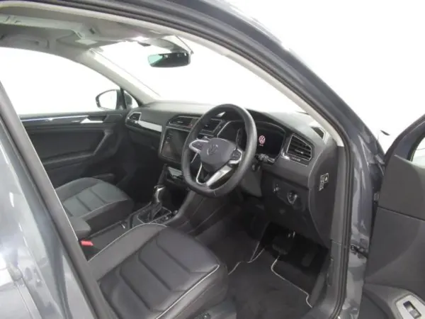 Volkswagen Tiguan TSI Elegance Demo Car with New Car Warranty Transfer + Certified Used Car Warranty (Gray) — photo 9