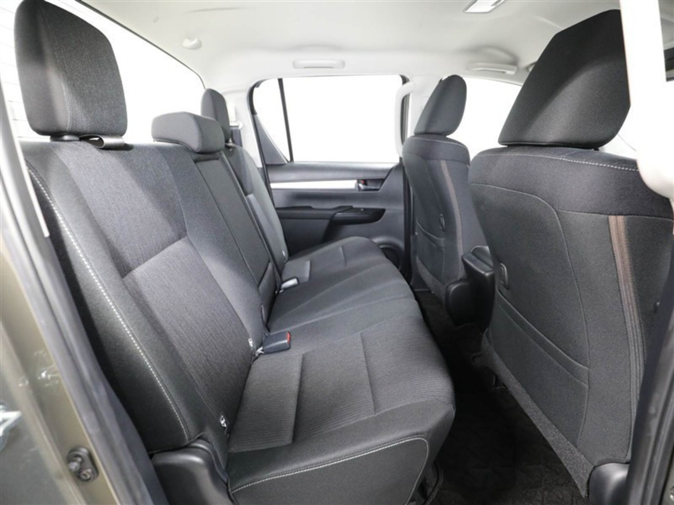 Toyota Hilux 2.4 Z Diesel Turbo 4WD — photo 9