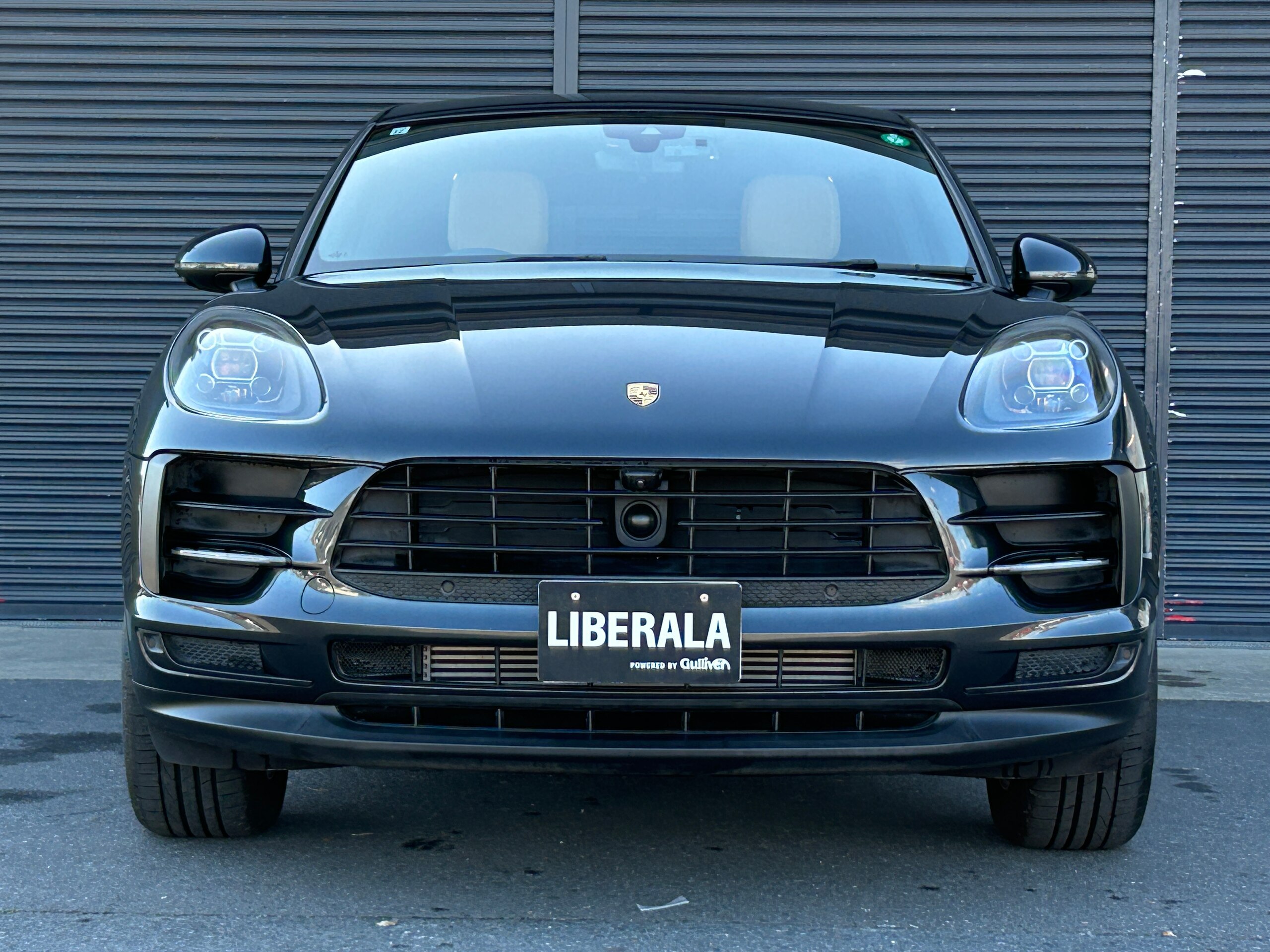 Porsche Macan PDK 4WD Late Model 1-Owner Volcano Grey Metallic — photo 9