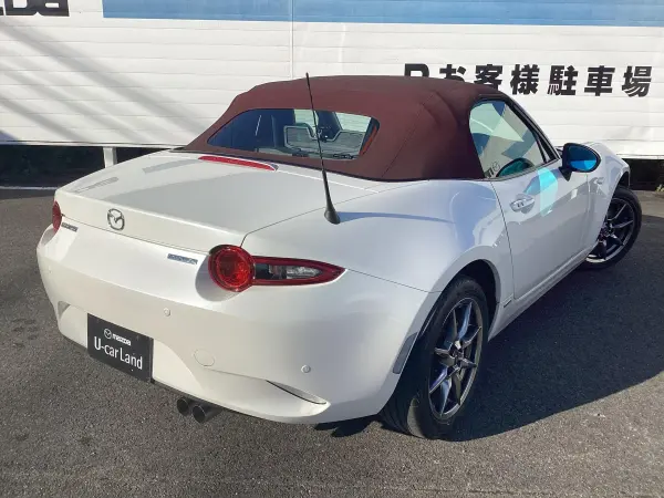 2021 Mazda Roadster — photo 2