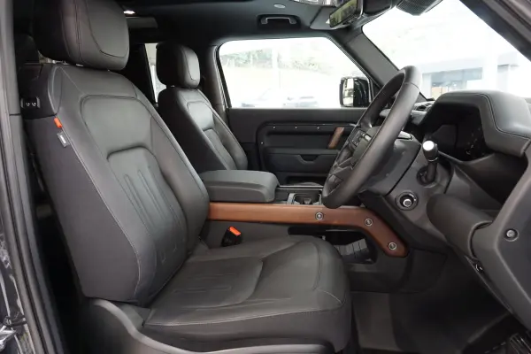 2024 Landrover Defender — photo 7 | Tuminion Kenya