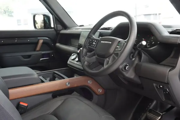 2024 Landrover Defender — photo 8 | Tuminion Kenya