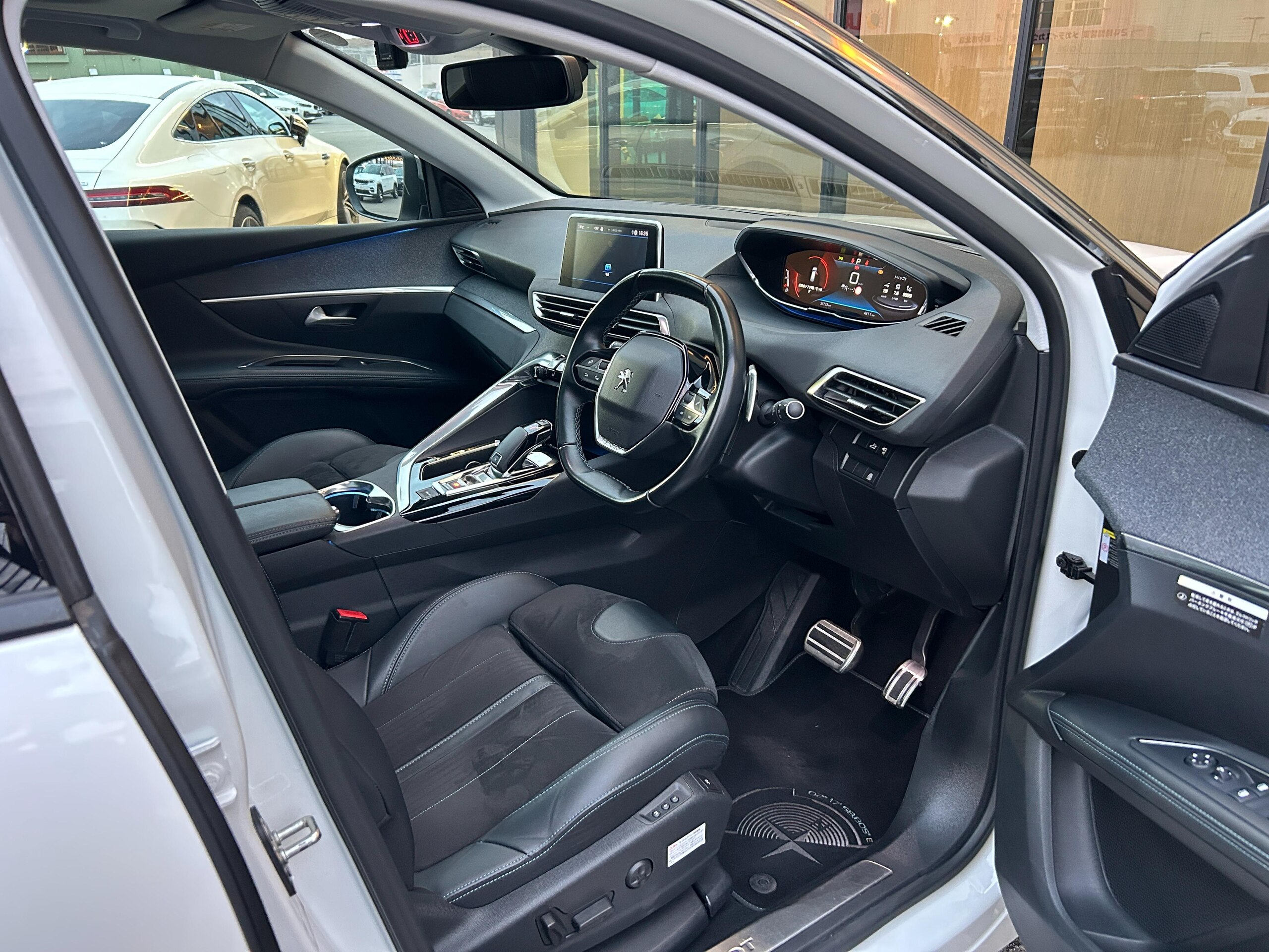 Peugeot 5008 Cross City BlueHDi Diesel Turbo — photo 7