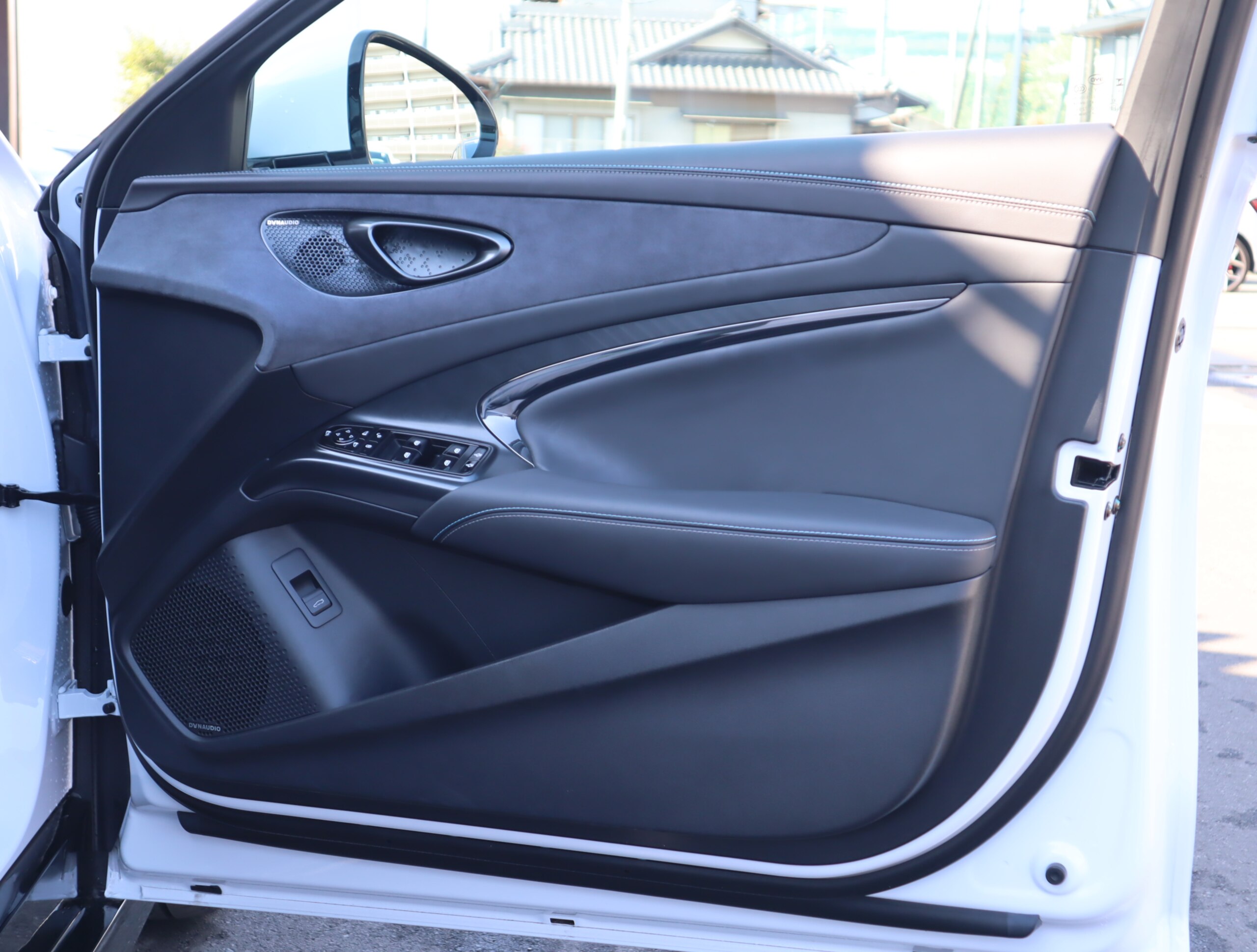 BYD Seal Base Model RWD Leather Seats Sunroof Seat Ventilation Dynaudio Surround 360 Camera 200V Charging Cable Apple CarPlay Android Auto Extended SOH Warranty (Aurora White) — photo 8