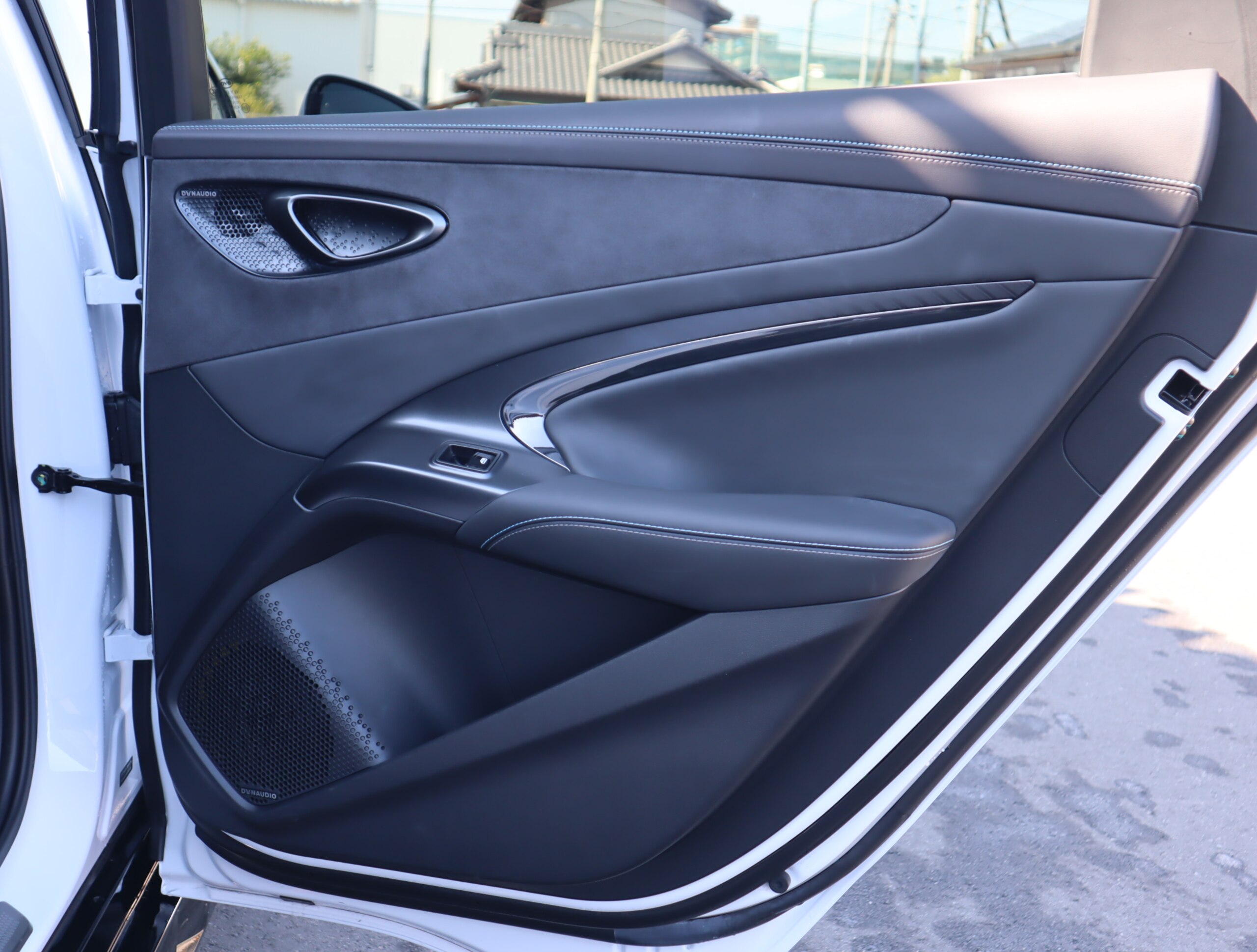 BYD Seal Base Model RWD Leather Seats Sunroof Seat Ventilation Dynaudio Surround 360 Camera 200V Charging Cable Apple CarPlay Android Auto Extended SOH Warranty (Aurora White) — photo 9