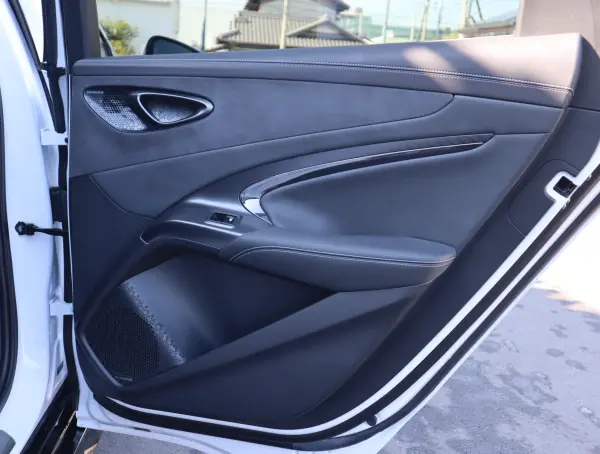 BYD Seal Base Model RWD Leather Seats Sunroof Seat Ventilation Dynaudio Surround 360 Camera 200V Charging Cable Apple CarPlay Android Auto SOH Extended Warranty Included (Aurora White) — photo 9