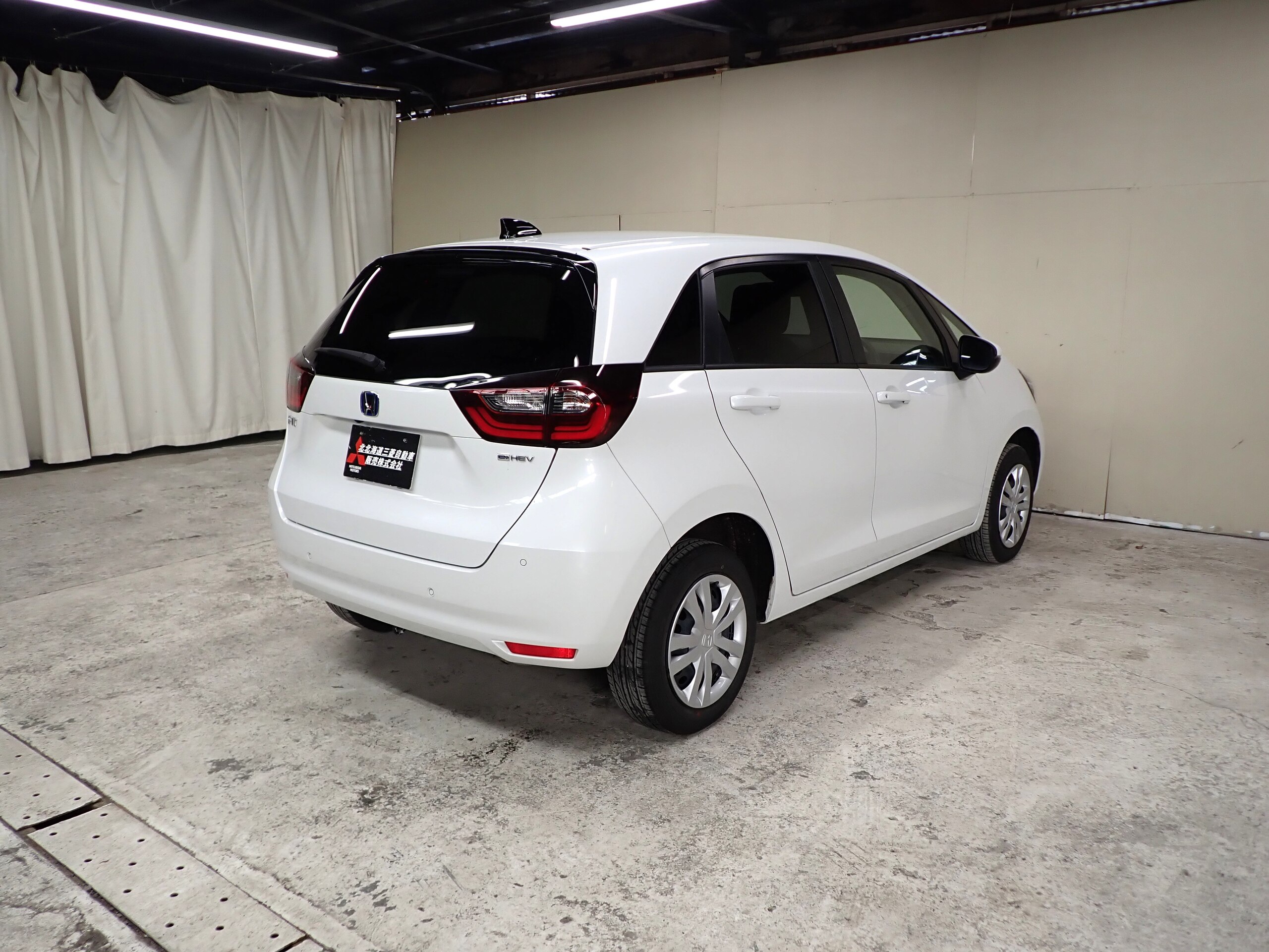 Honda Fit 1.5 e:HEV Basic 4WD with Backup Camera, Obstacle Sensor, ETC, Memory Navigation — photo 8