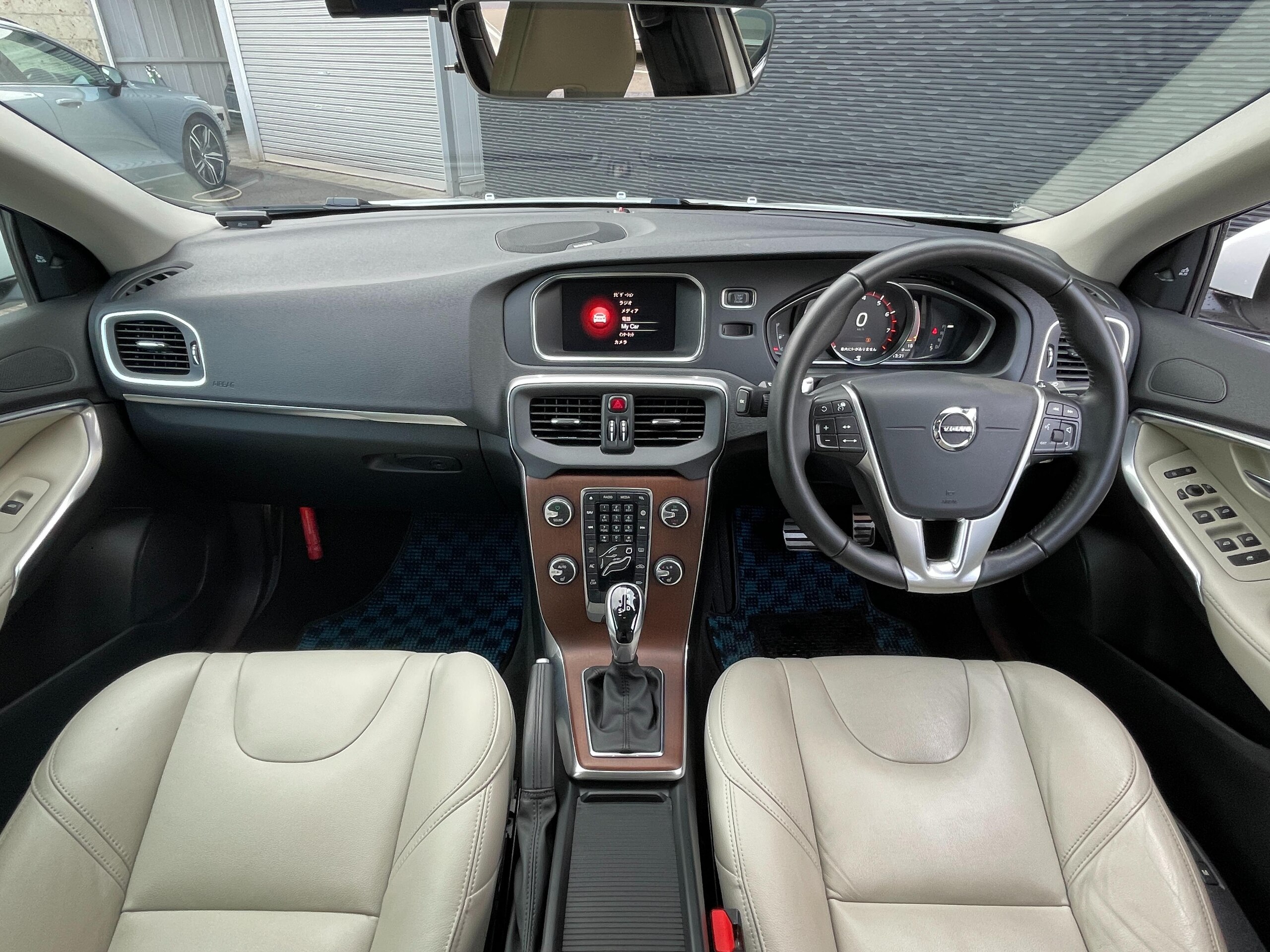 2020 Volvo V40 — photo 3