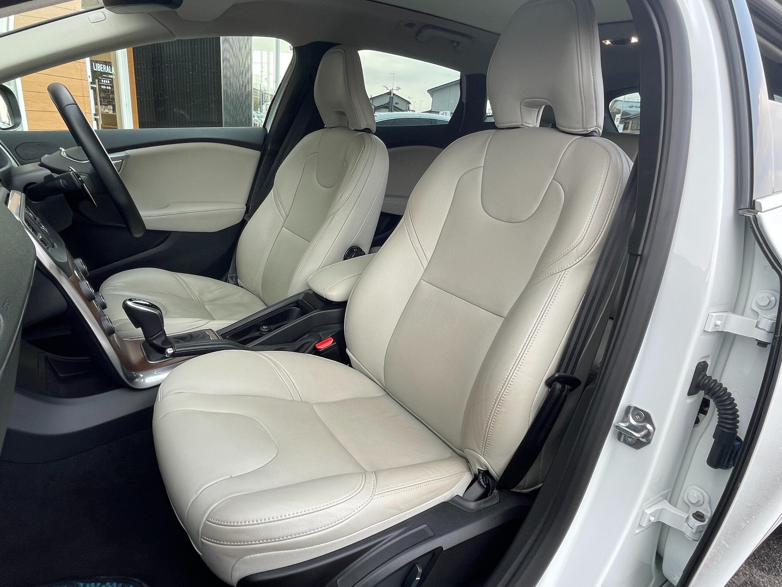 Volvo V40 T3 Classic Edition — photo 7