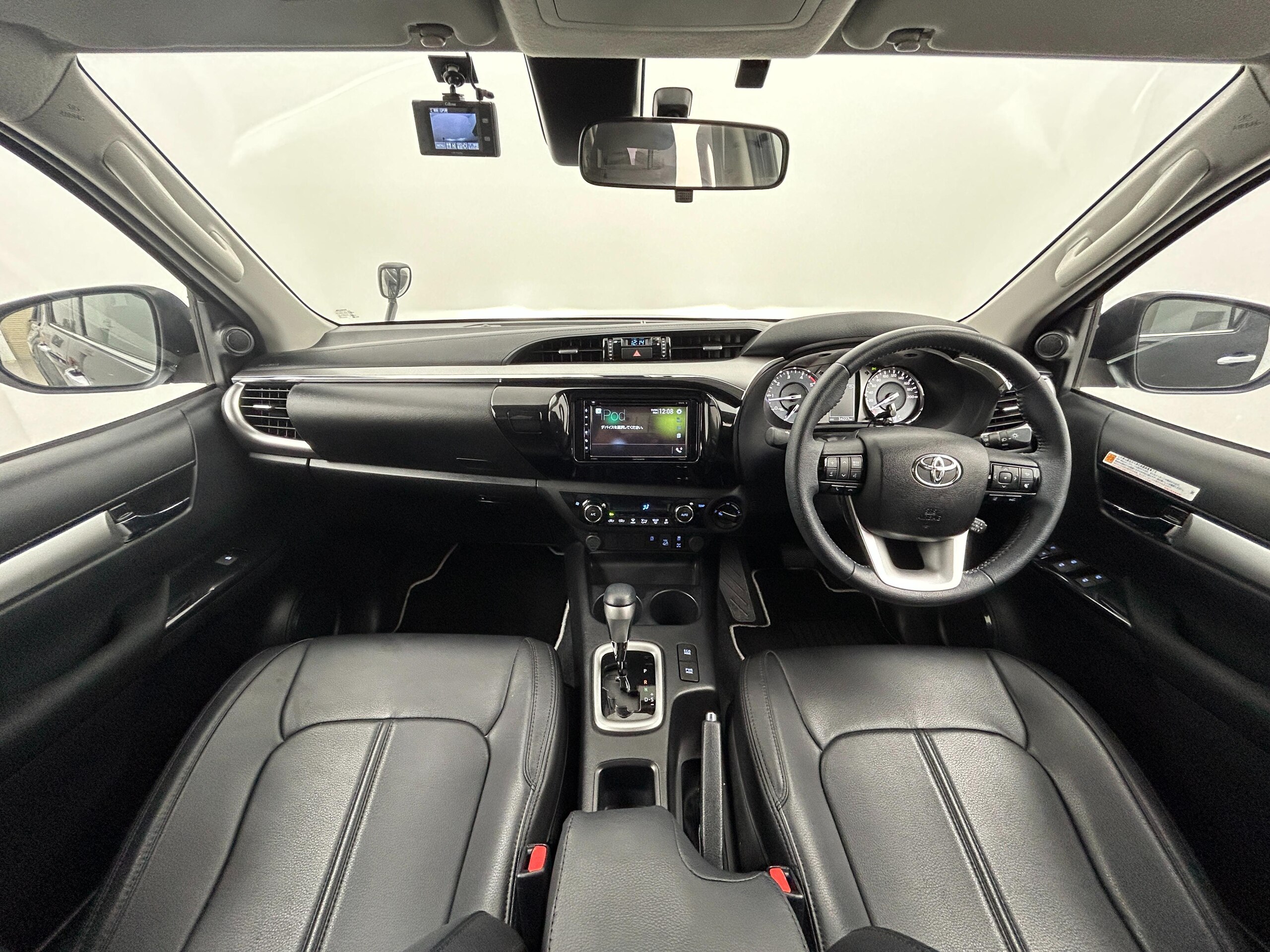 2021 Toyota Hilux — photo 2