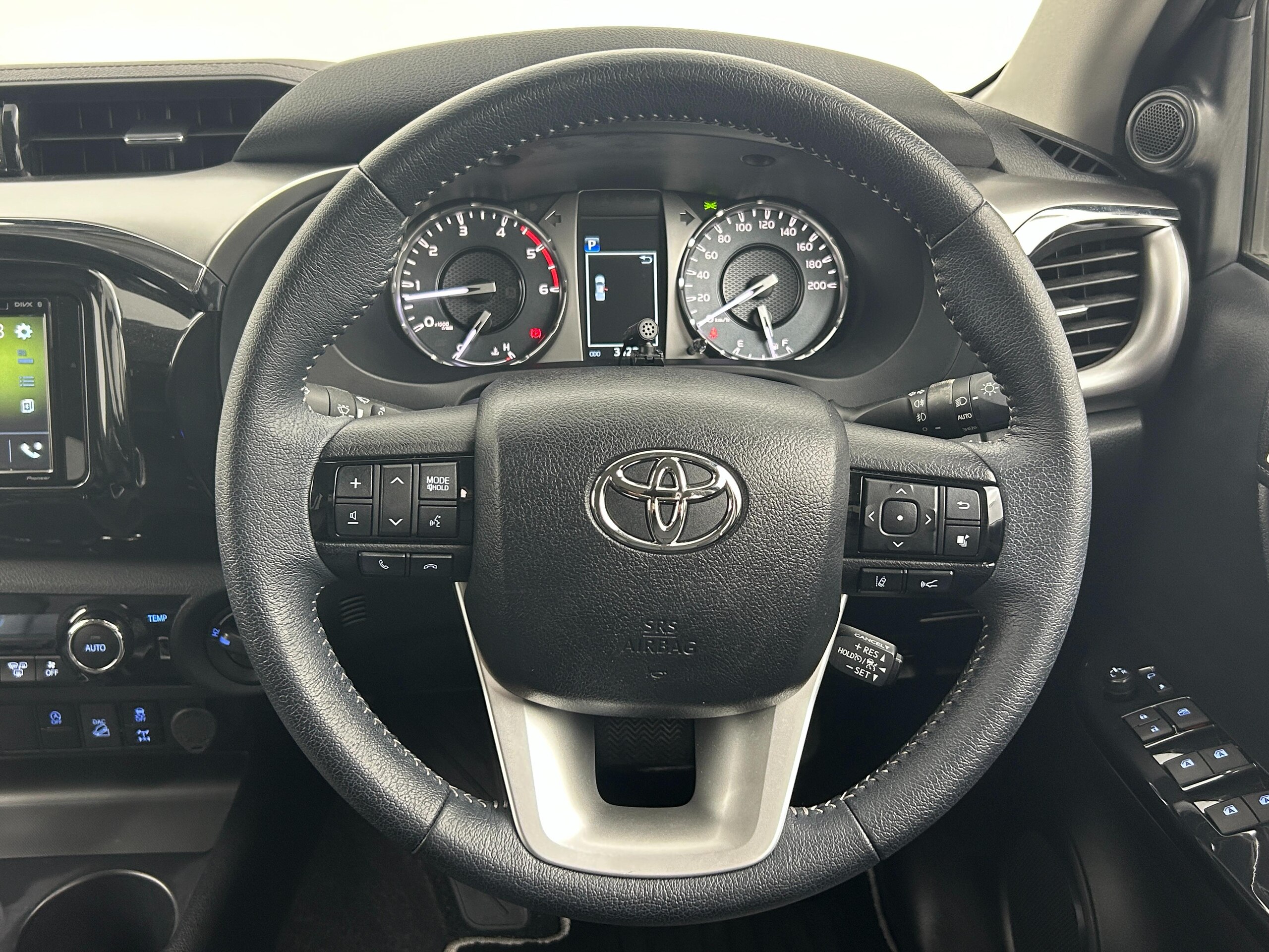 2021 Toyota Hilux — photo 3