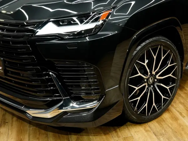 Lexus LX600 4WD Universal Design 24-inch Wheels / One Owner / Non-smoking / Indoor Storage / MacRib / R-Enter / Modellista Aero & Step / Grill Black Wrapping / Panoramic View Camera / Wireless Charging / Genuine Leather / SR / Digital Mirror / Power Back Door / ETC (Graphite Black Glass Flake) — photo 9