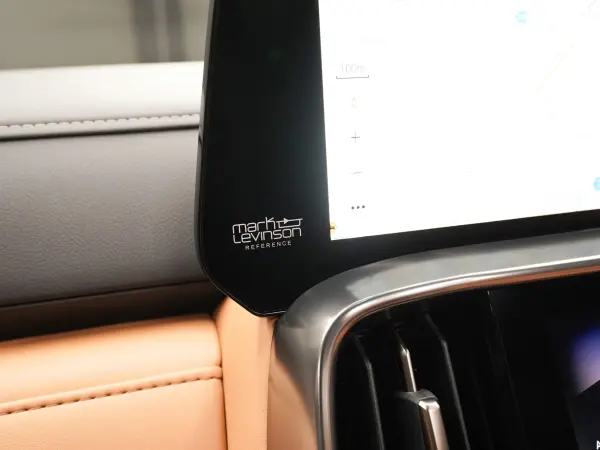 Lexus LX600 4WD Universal Design 24-inch Wheels / One Owner / Non-smoking / Indoor Storage / MacRib / R-Enter / Modellista Aero & Step / Grill Black Wrapping / Panoramic View Camera / Wireless Charging / Genuine Leather / SR / Digital Mirror / Power Back Door / ETC (Graphite Black Glass Flake) — photo 8