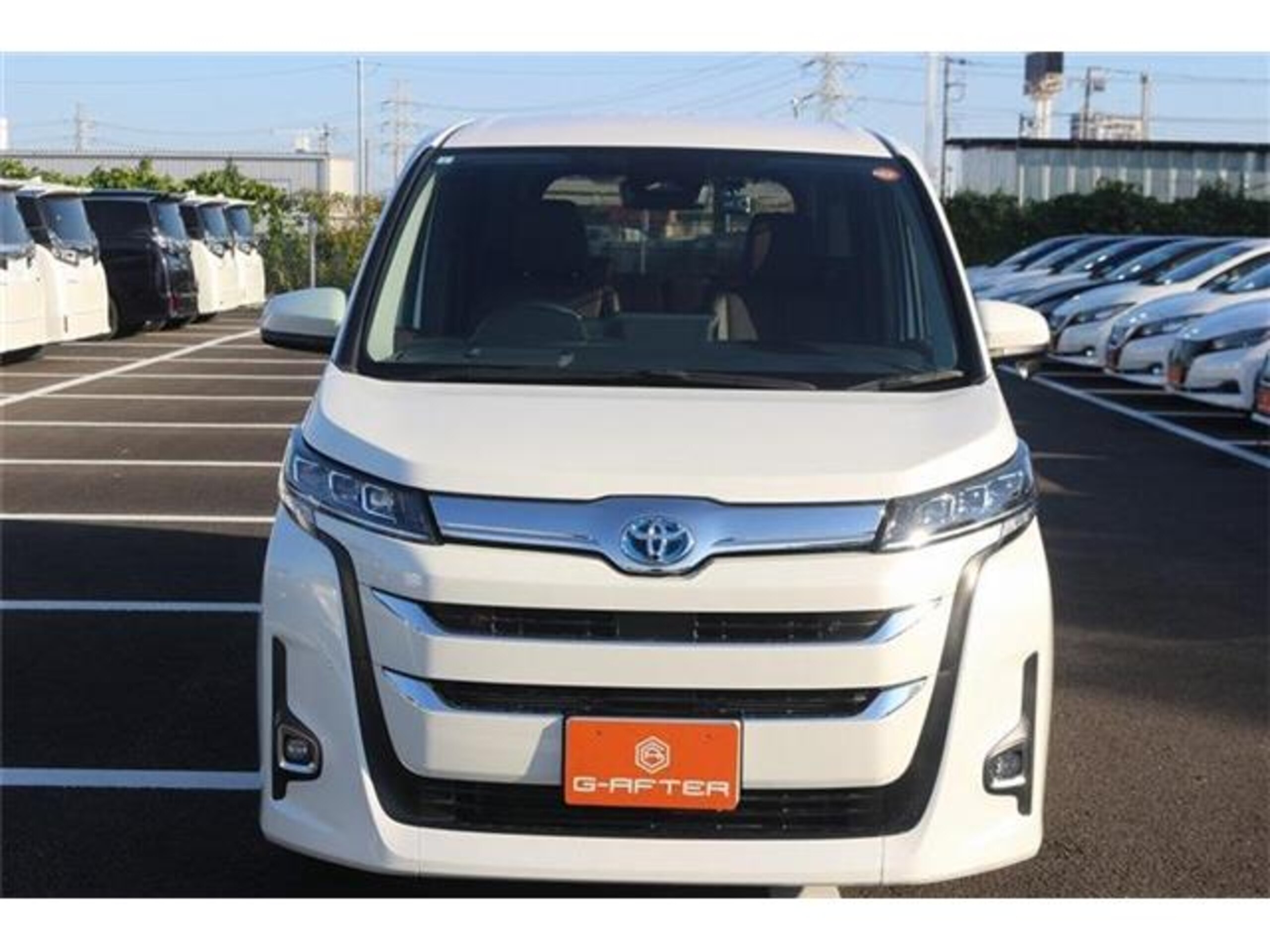 Toyota Noah 1.8 Hybrid Z — photo 8
