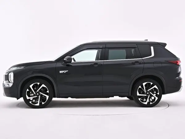 2022 Mitsubishi Outlander — photo 2