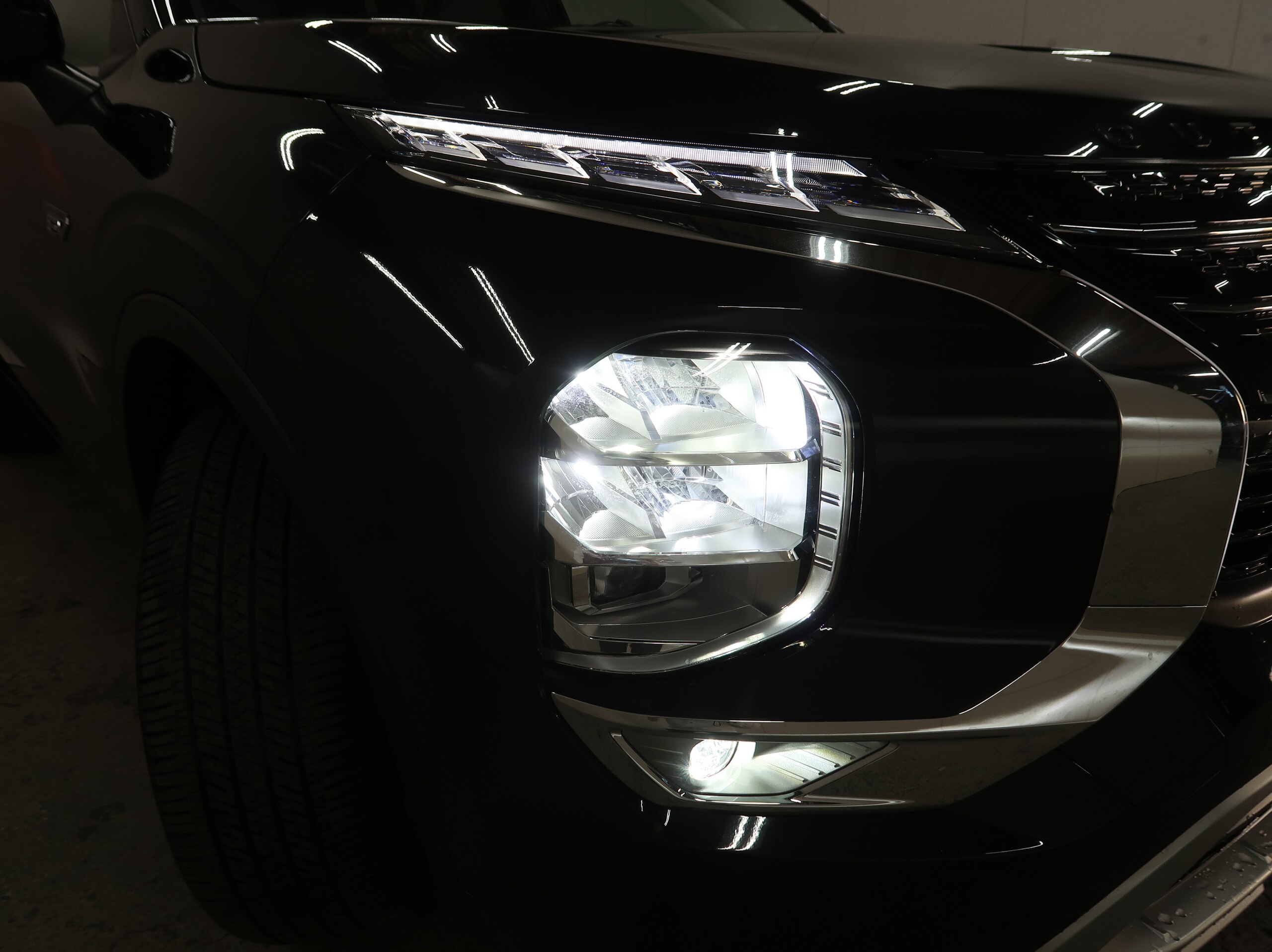 Mitsubishi Outlander PHEV 2.4 P 4WD — photo 8