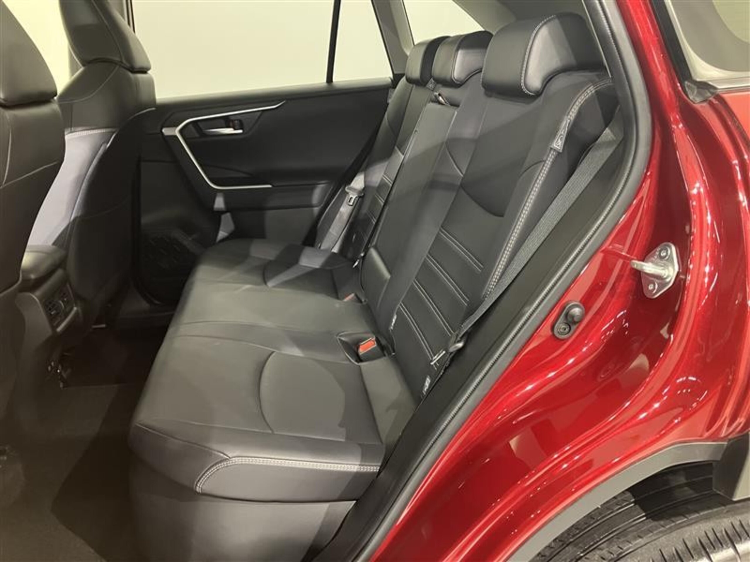 Toyota RAV4 2.5 Hybrid G E-Four 4WD — photo 9