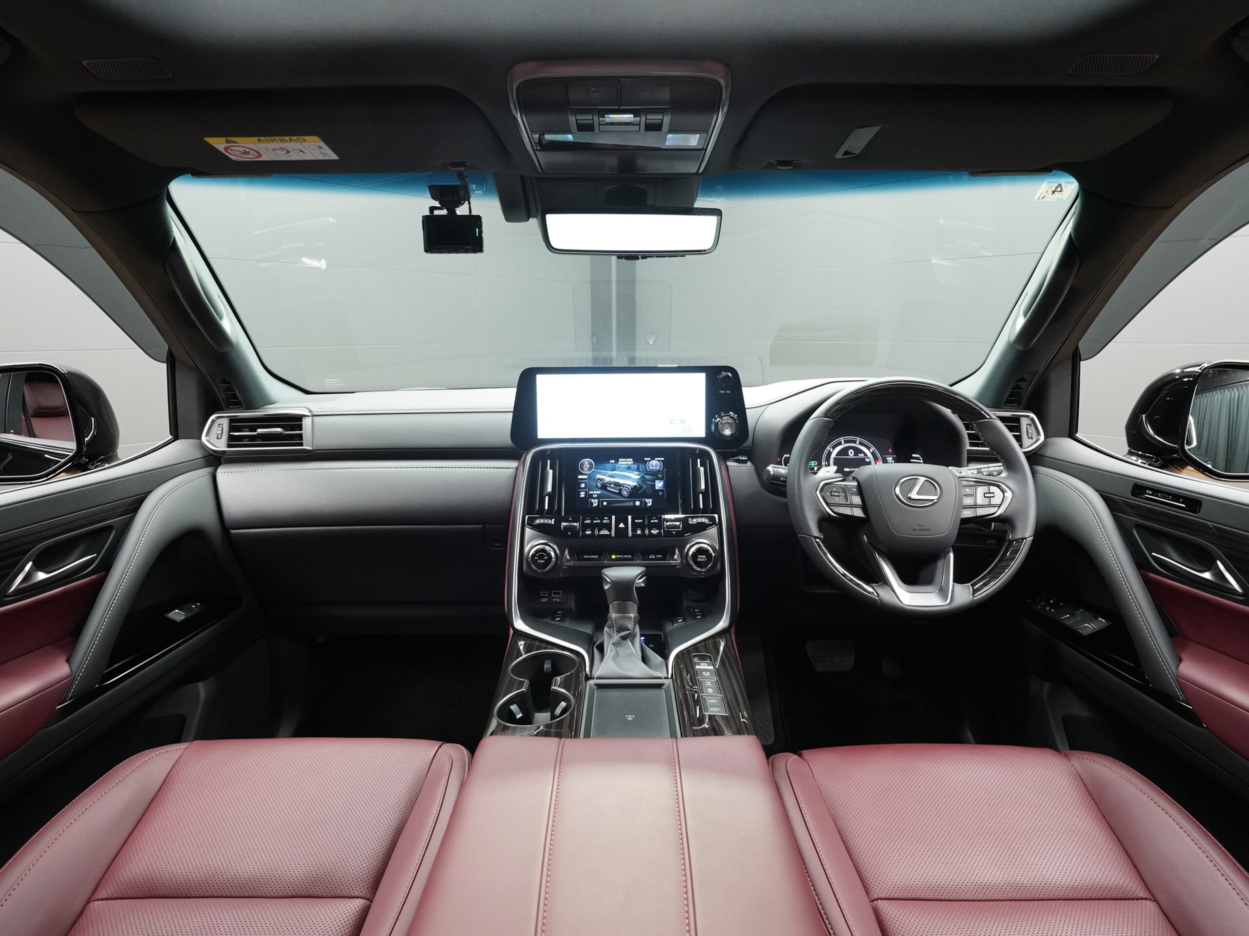 2024 Lexus Lx — photo 2