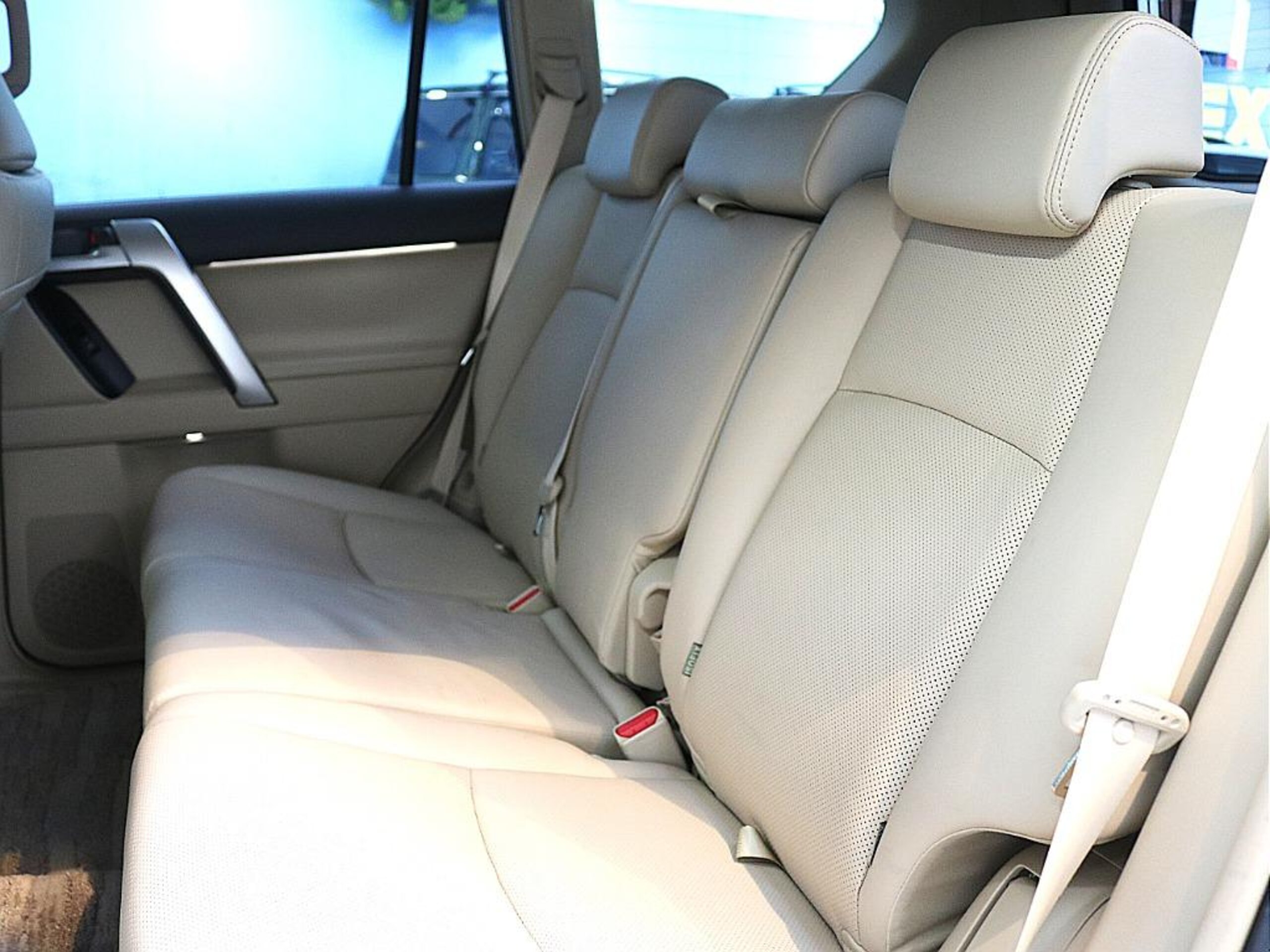 Toyota Land Cruiser Prado 2.8 TX L Package Diesel Turbo 4WD — photo 9