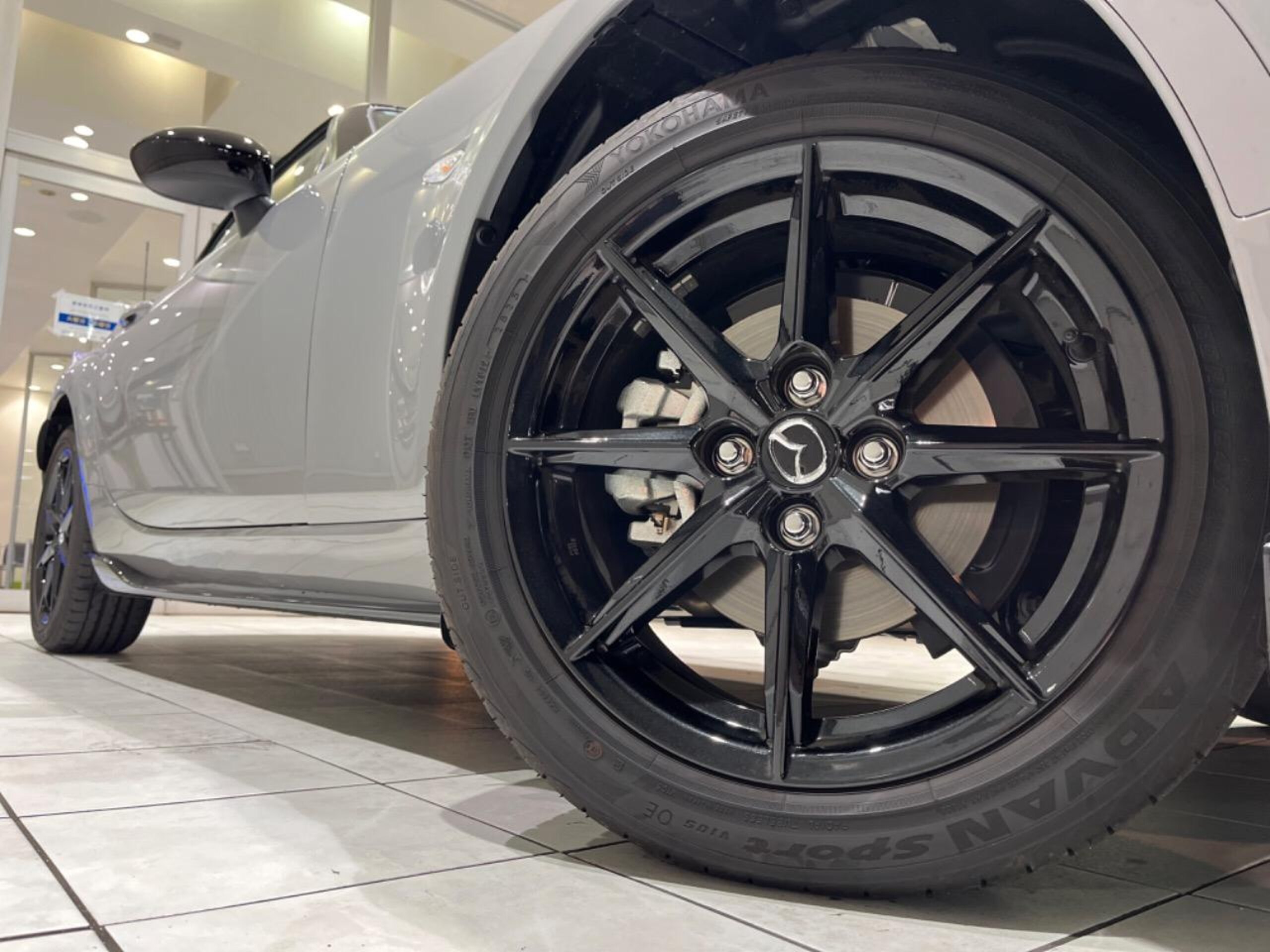 Mazda Roadster 1.5 S (Late Model) Non-Smoker, Mazdaspeed Aero, 6MT, Clearance Sonar, Collision Mitigation, Blind Spot Monitor, LED Headlights, Genuine 16-inch 8-Spoke Black Metallic Painted Alloy Wheels — photo 9