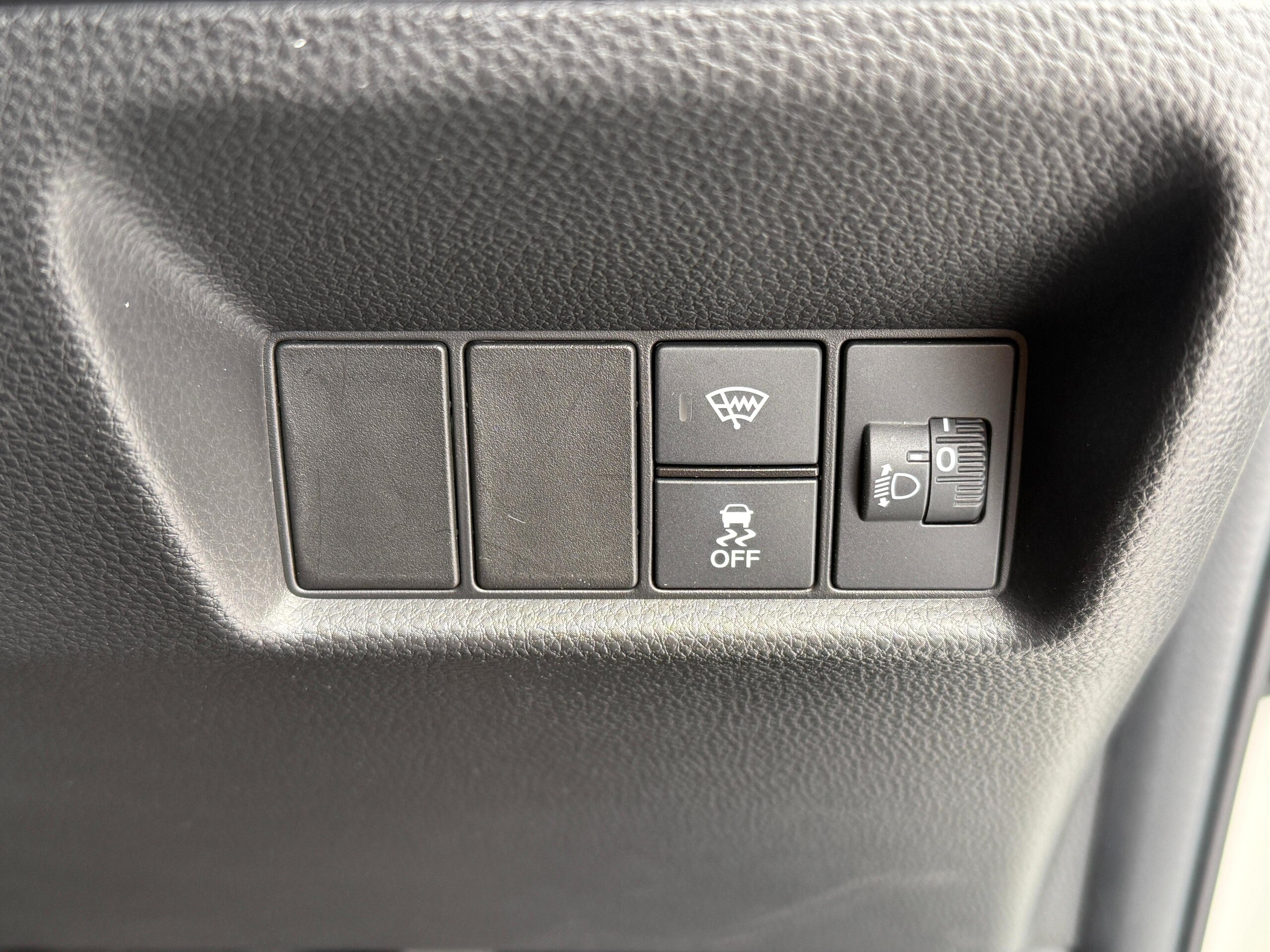 Honda Fit 1.5 e:HEV Basic 4WD Sensing Package — photo 8