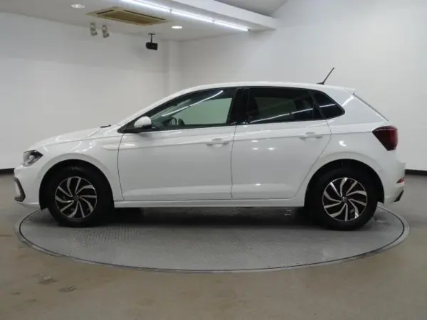 2022 Volkswagen Polo — photo 2