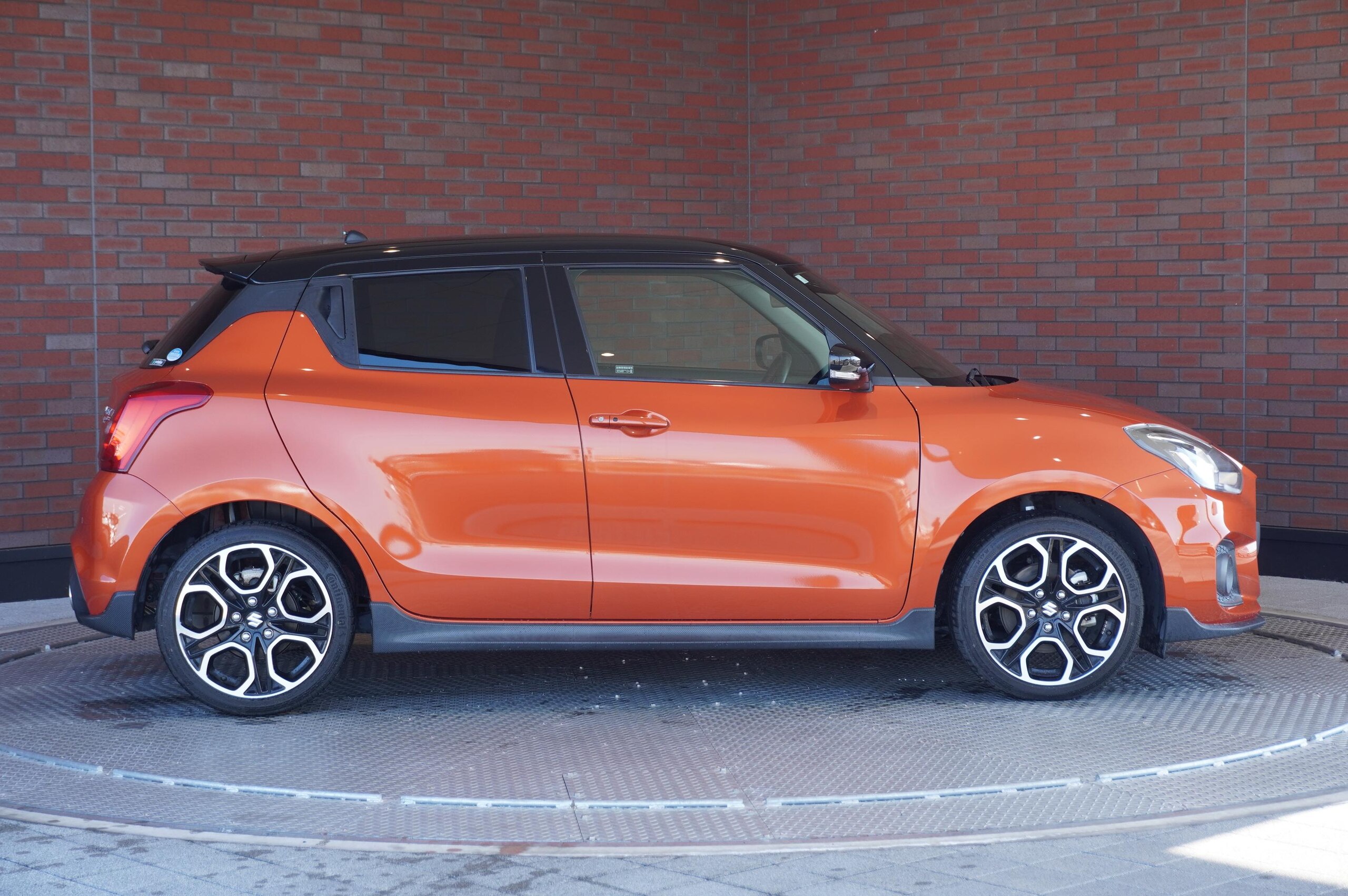 2020 Suzuki Swift — photo 2