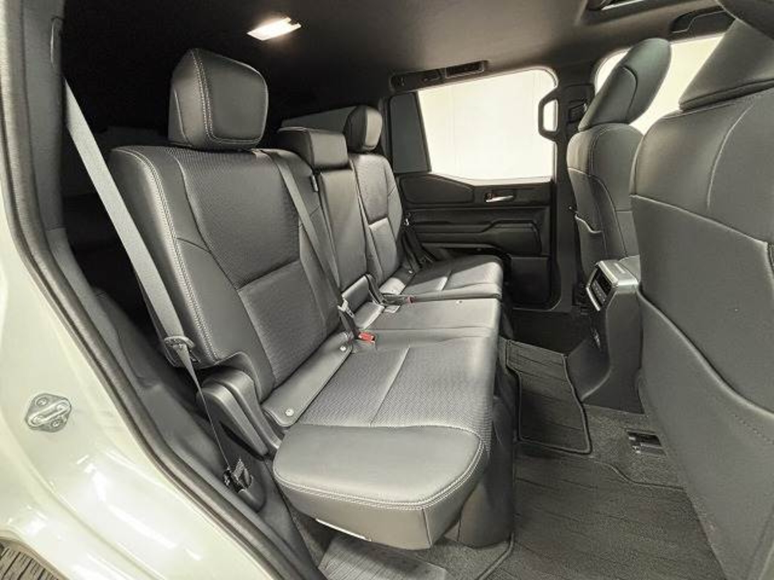 Toyota Land Cruiser 250 2.7 VX 4WD — photo 7